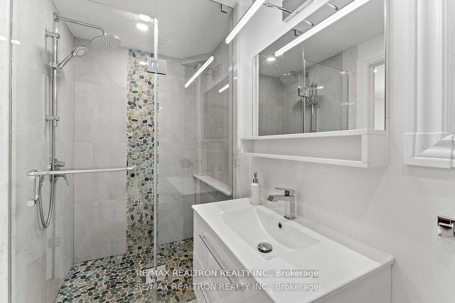 Photo 15 of 43 Rejane Crescent, Vaughan, Crestwood-Springfarm-Yorkhill — HOMEH