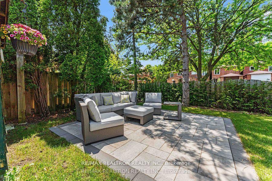 Photo 22 of 43 Rejane Crescent, Vaughan, Crestwood-Springfarm-Yorkhill — HOMEH
