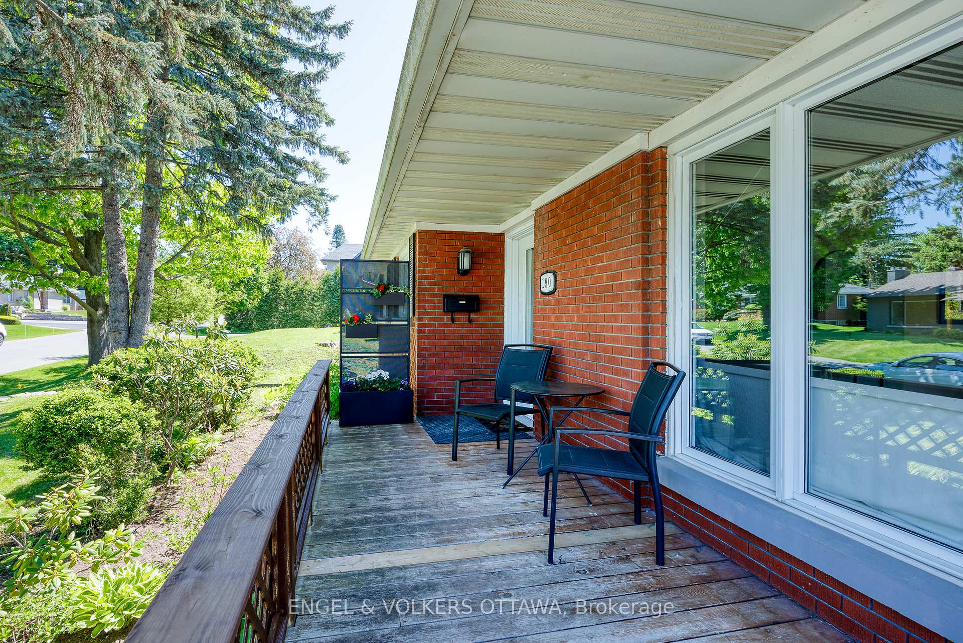 Photo 5 of 190 Crestview Road, Ottawa, Faircrest Heights — HOMEH