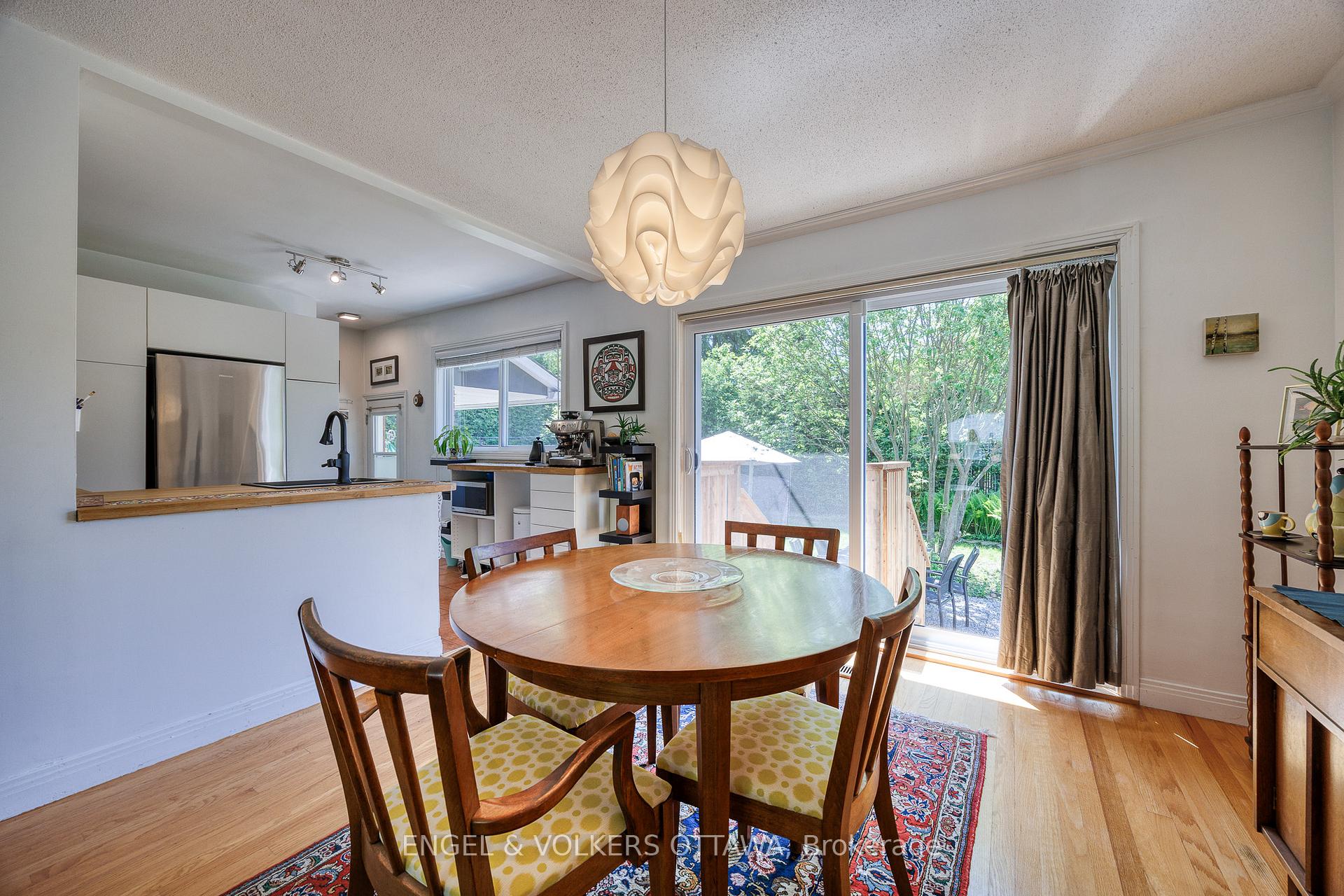 Photo 6 of 190 Crestview Road, Ottawa, Faircrest Heights — HOMEH