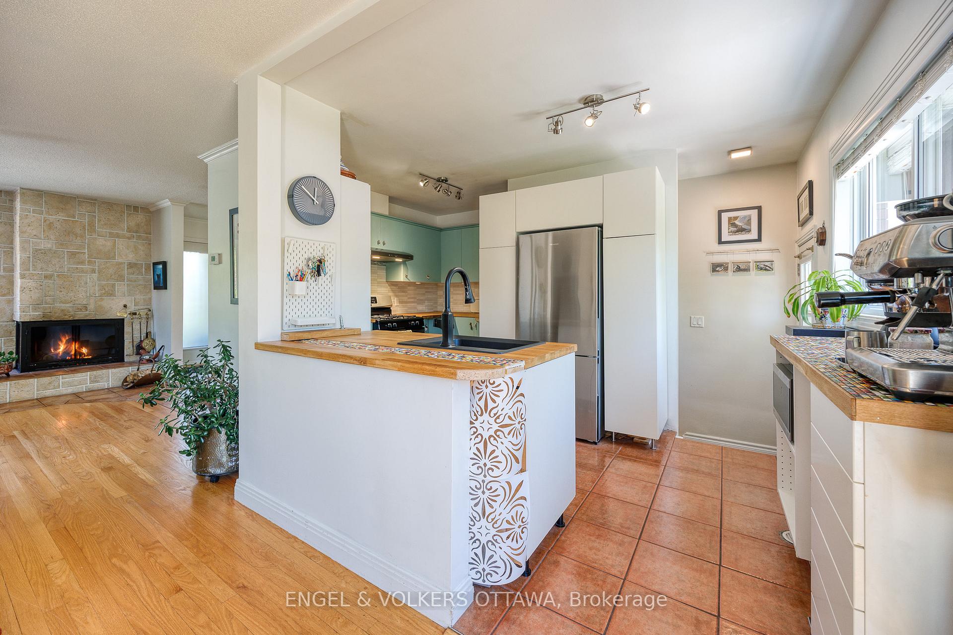 Photo 14 of 190 Crestview Road, Ottawa, Faircrest Heights — HOMEH