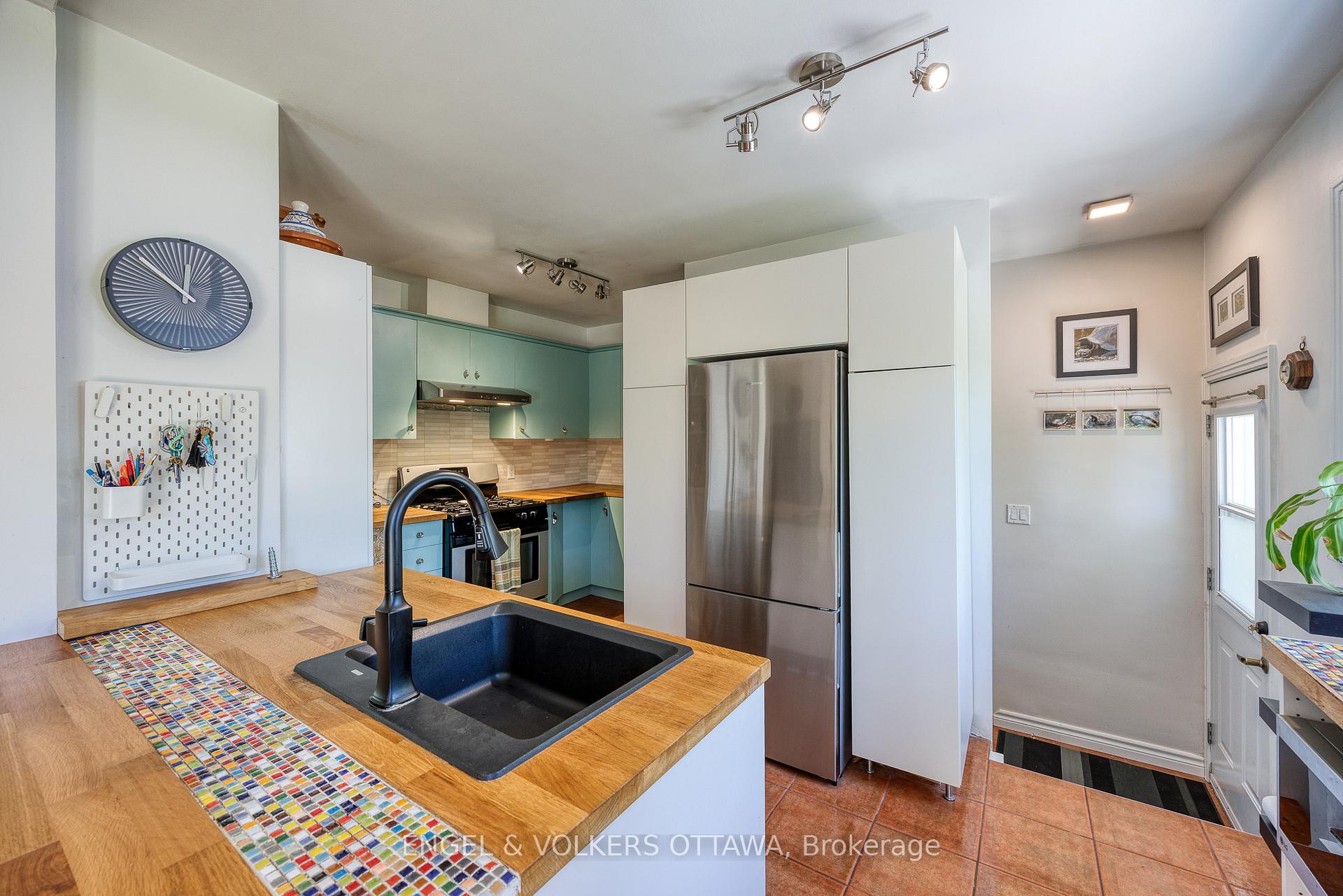 Photo 10 of 190 Crestview Road, Ottawa, Faircrest Heights — HOMEH