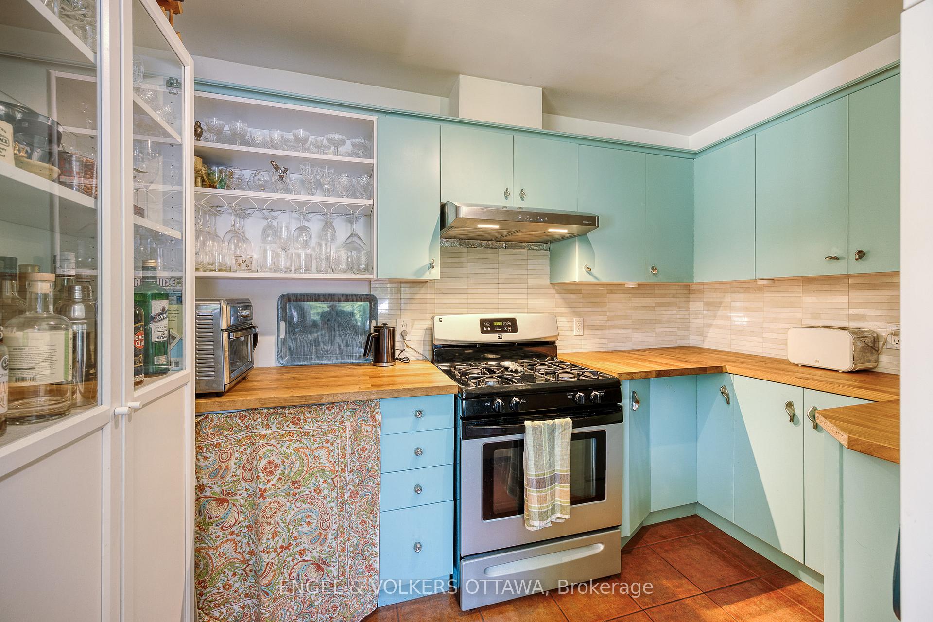 Photo 11 of 190 Crestview Road, Ottawa, Faircrest Heights — HOMEH