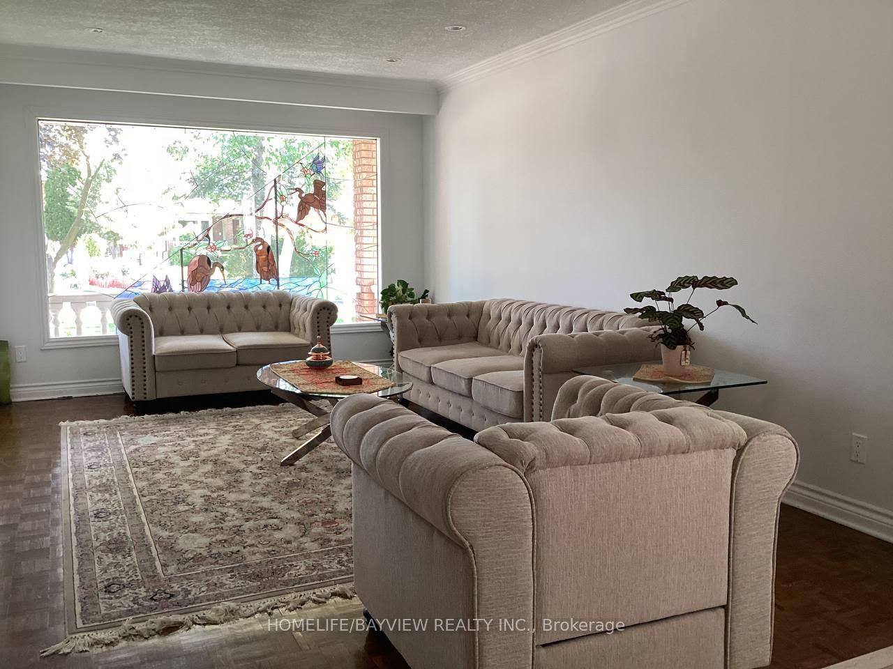 Photo 4 of 131 Sydel Crescent, Vaughan, East Woodbridge — HOMEH