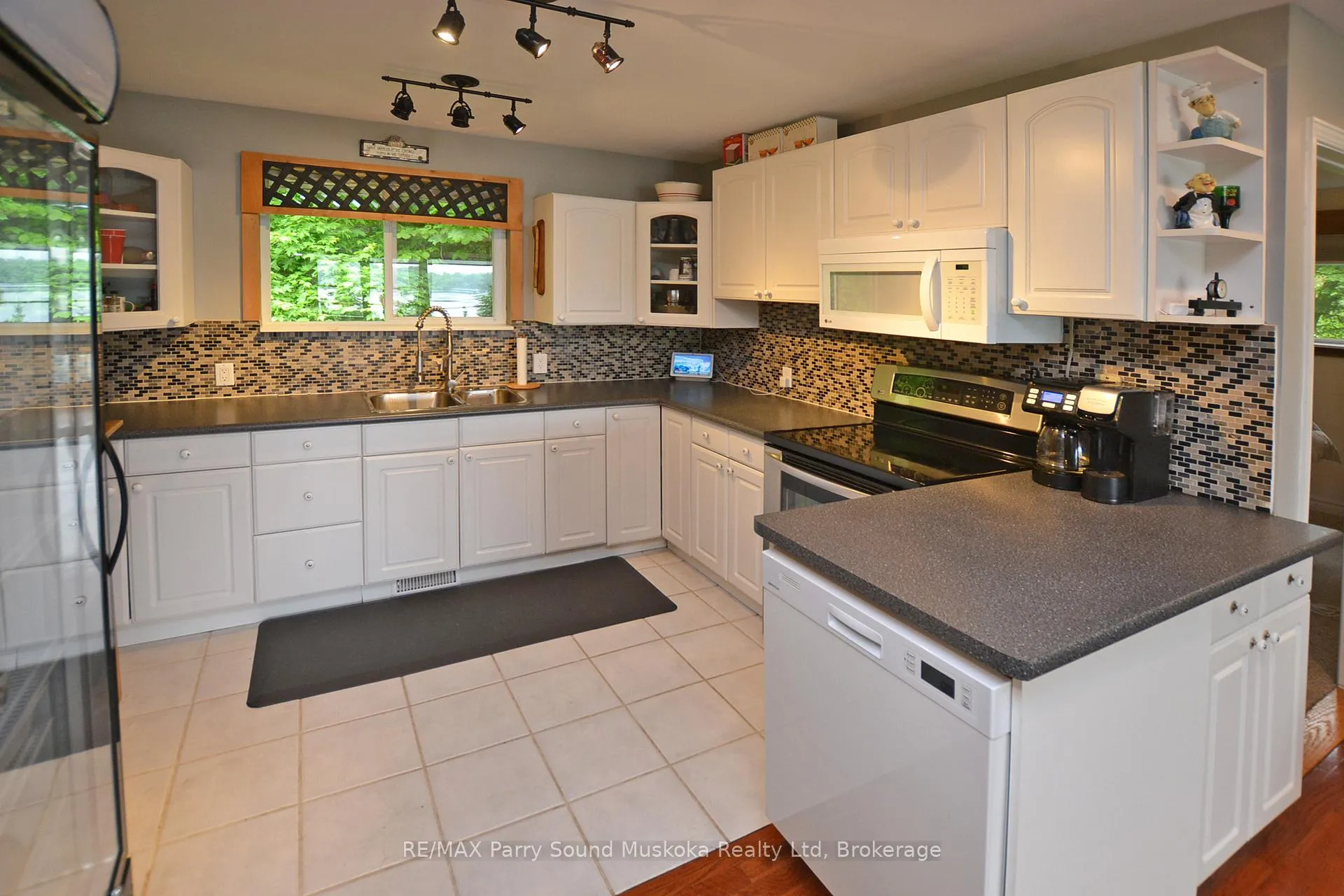 Photo 34 of 84 Captain Estates Road, Whitestone, Hagerman — HOMEH