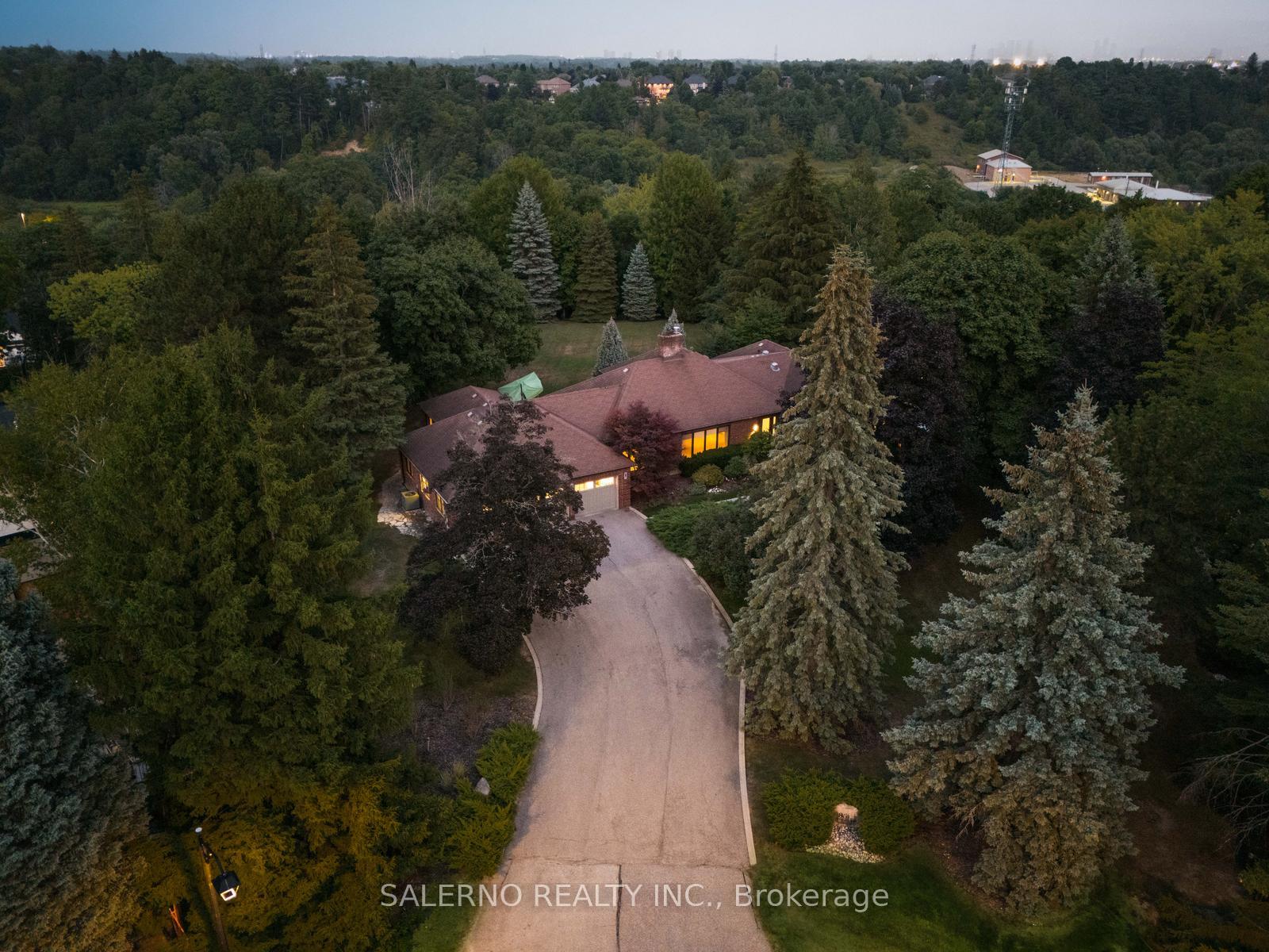 Photo 1 of 85 Valleyview Court, Vaughan, Kleinburg — HOMEH