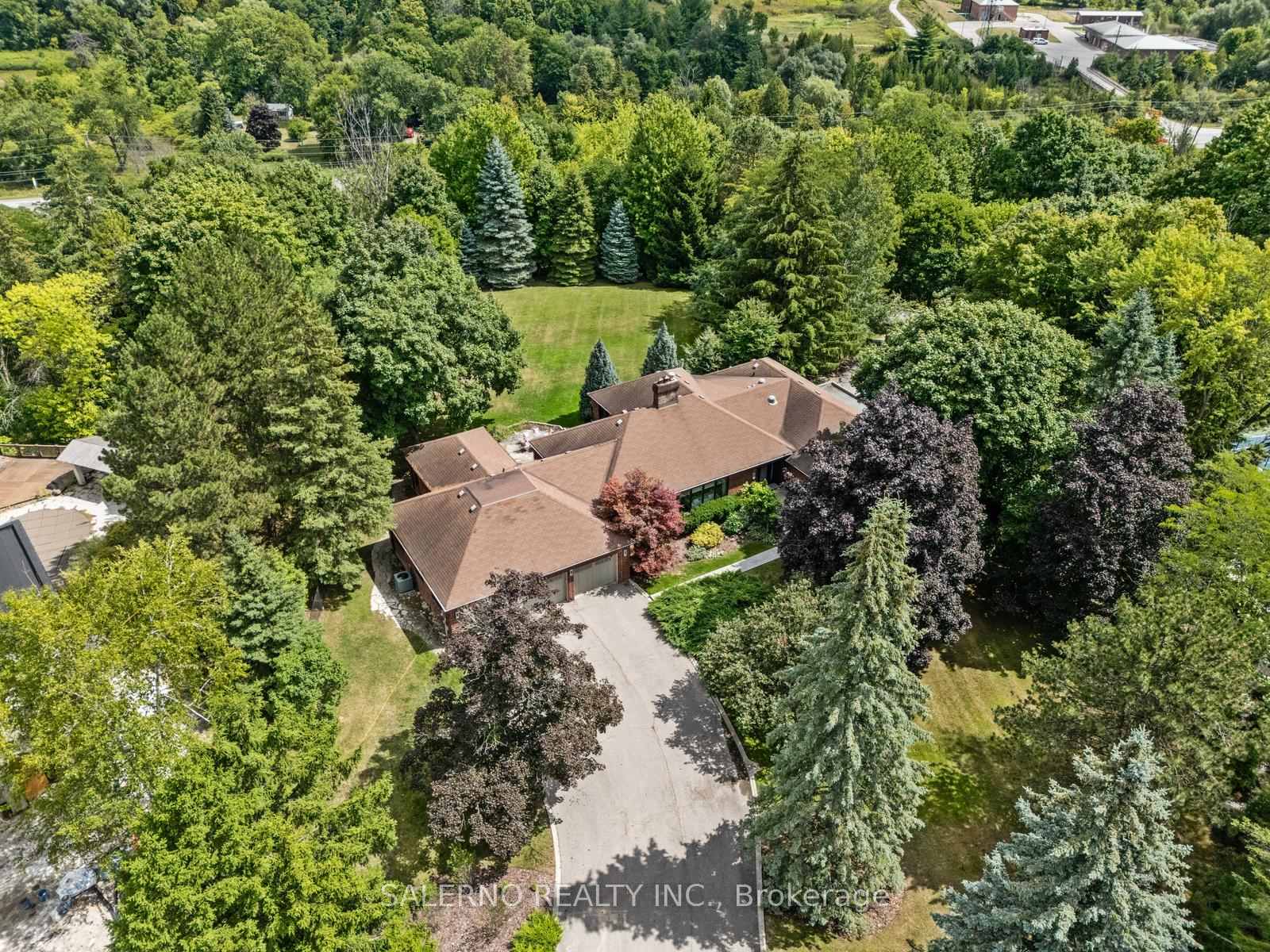 Photo 2 of 85 Valleyview Court, Vaughan, Kleinburg — HOMEH