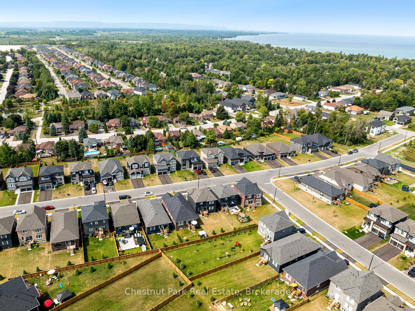 Photo 2 of 16 Beatrice Drive, Wasaga Beach — HOMEH