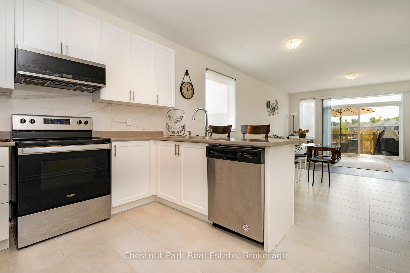 Photo 5 of 16 Beatrice Drive, Wasaga Beach — HOMEH