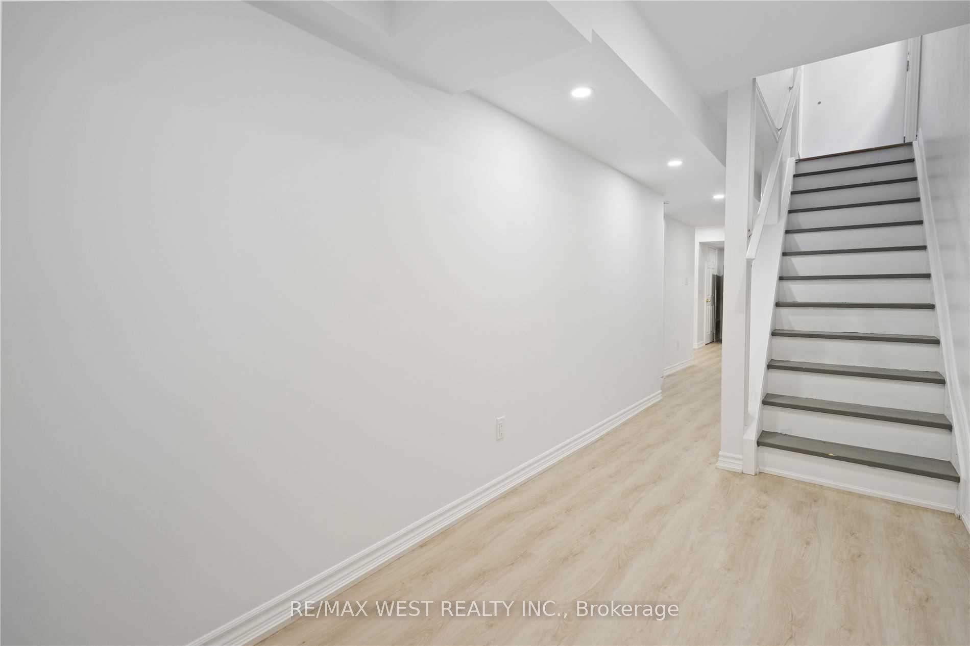 Photo 2 of Unit Lower, 58 Keystar Court, Vaughan, Vellore Village — HOMEH