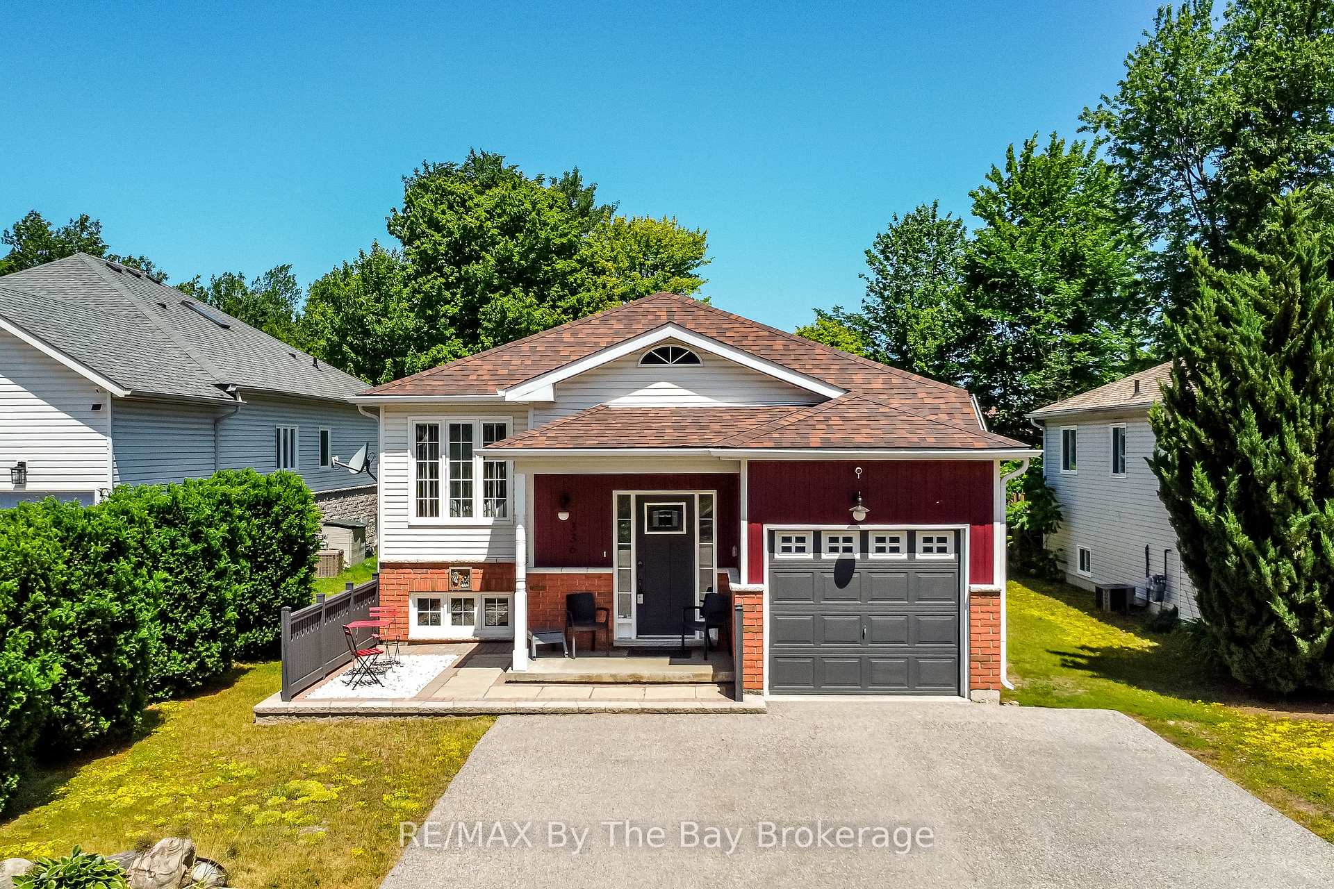 Photo 1 of 336 Robinson Road, Wasaga Beach — HOMEH
