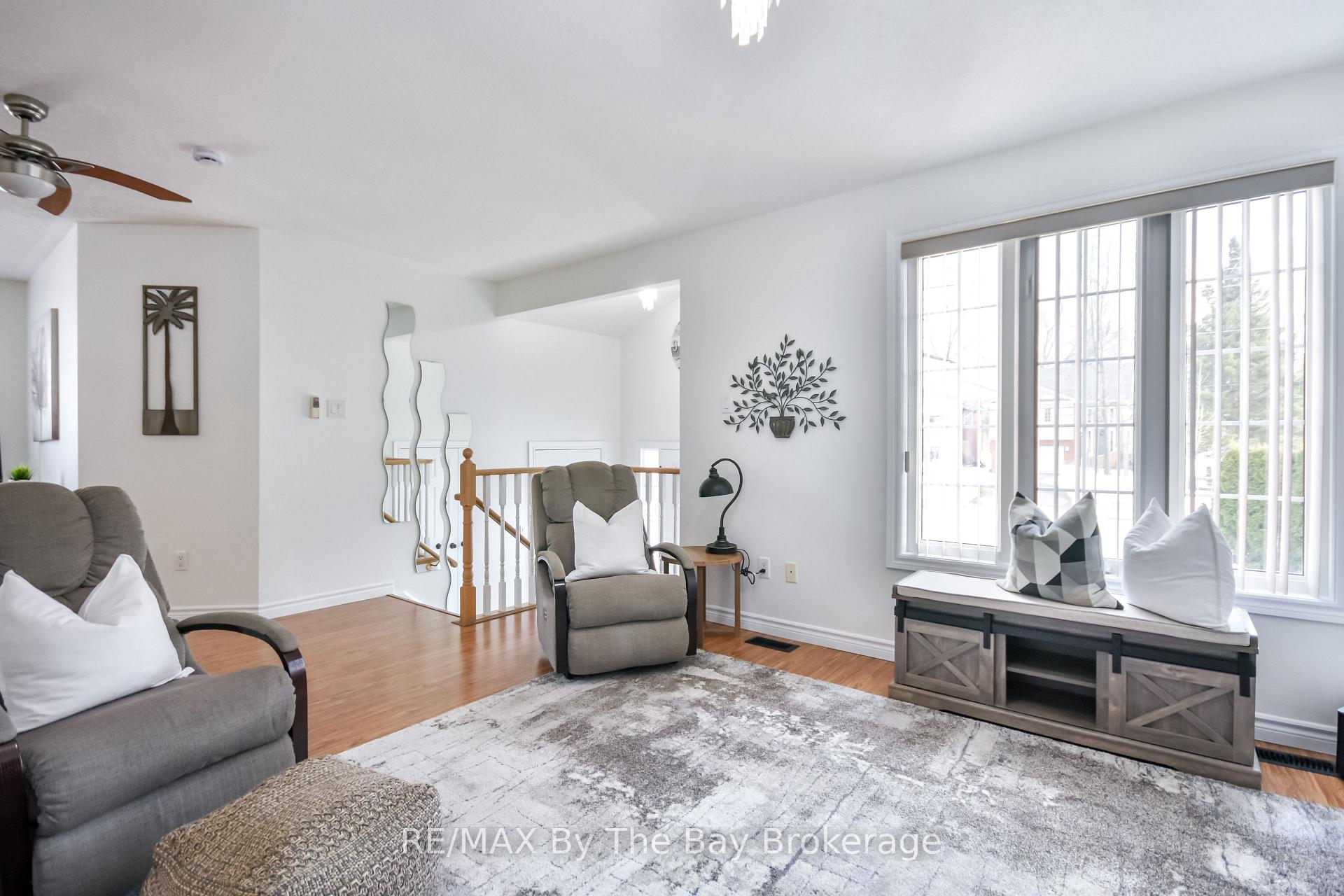 Photo 4 of 336 Robinson Road, Wasaga Beach — HOMEH