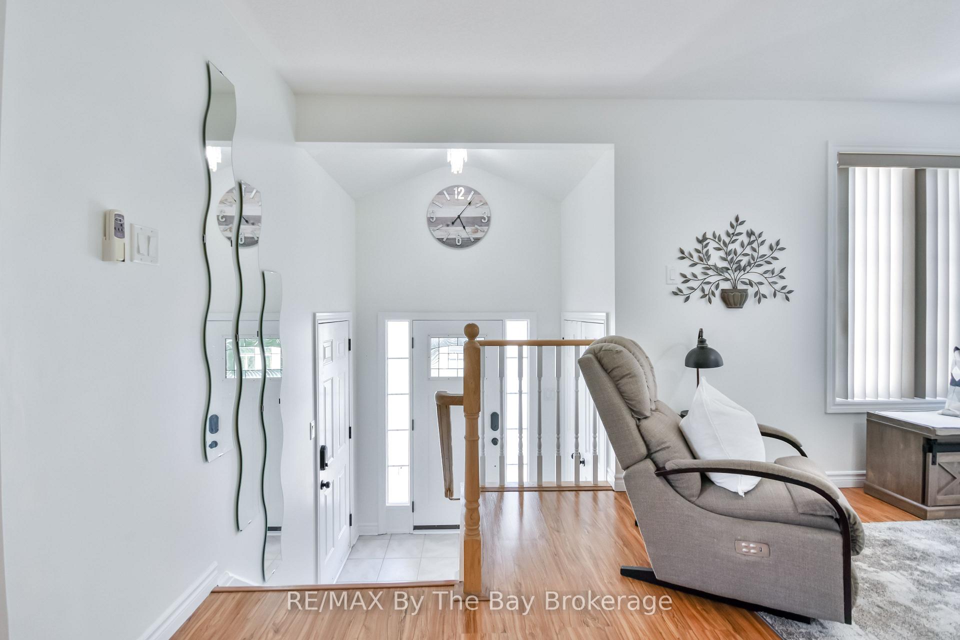 Photo 5 of 336 Robinson Road, Wasaga Beach — HOMEH
