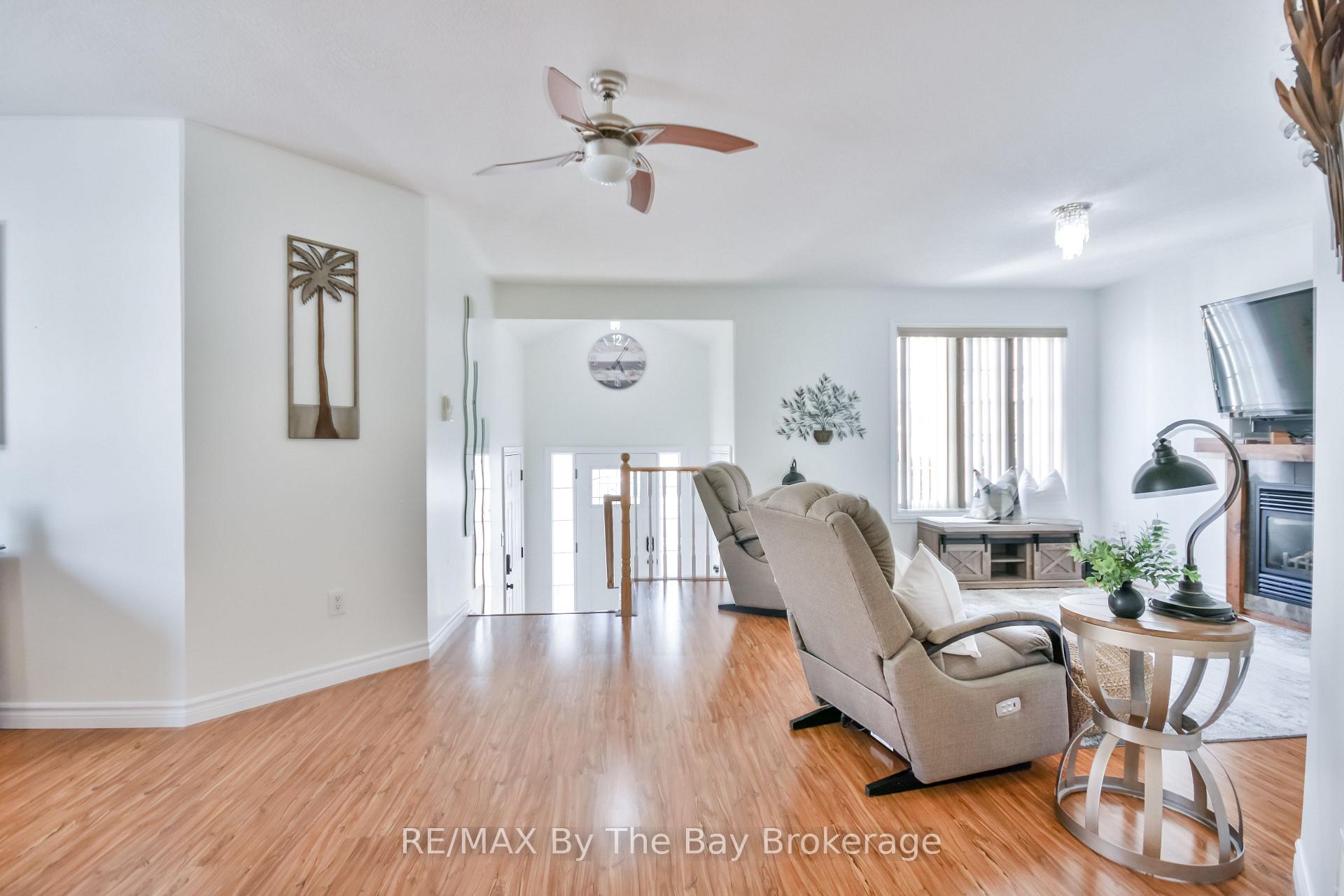 Photo 7 of 336 Robinson Road, Wasaga Beach — HOMEH