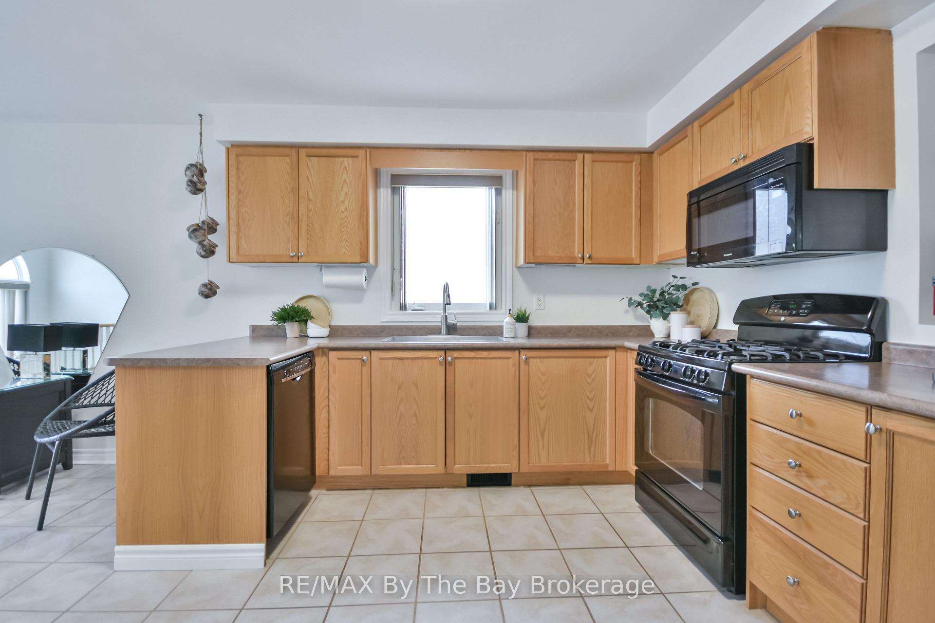 Photo 18 of 336 Robinson Road, Wasaga Beach — HOMEH