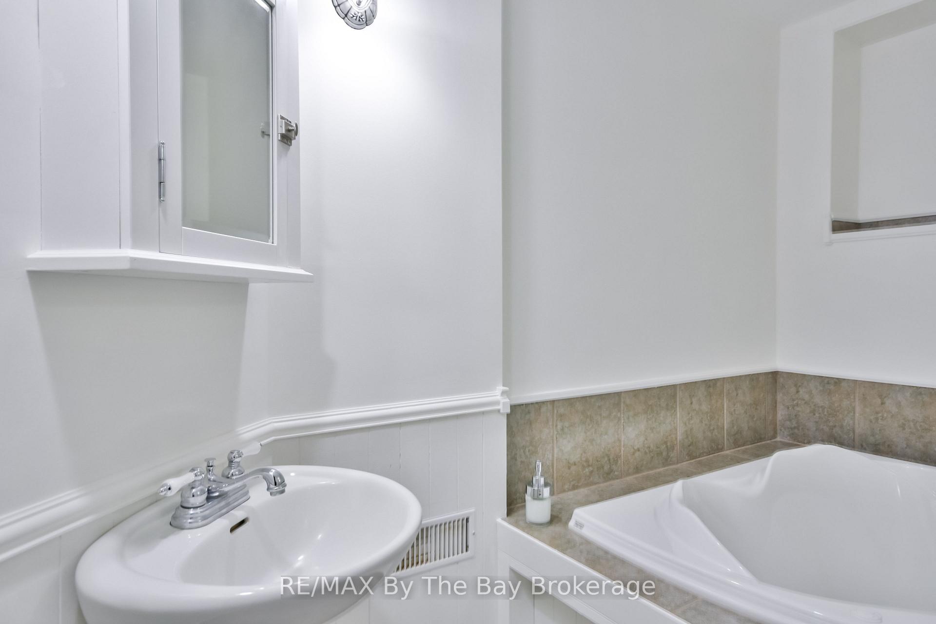 Photo 29 of 336 Robinson Road, Wasaga Beach — HOMEH