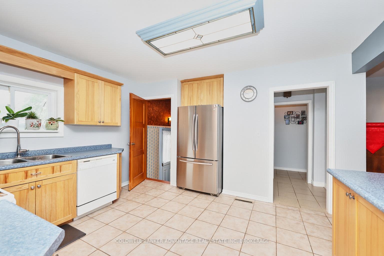 Photo 4 of 17 Clifford Avenue, Welland, Broadway — HOMEH