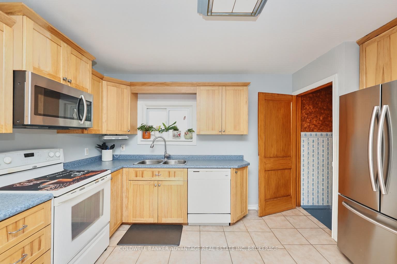 Photo 5 of 17 Clifford Avenue, Welland, Broadway — HOMEH