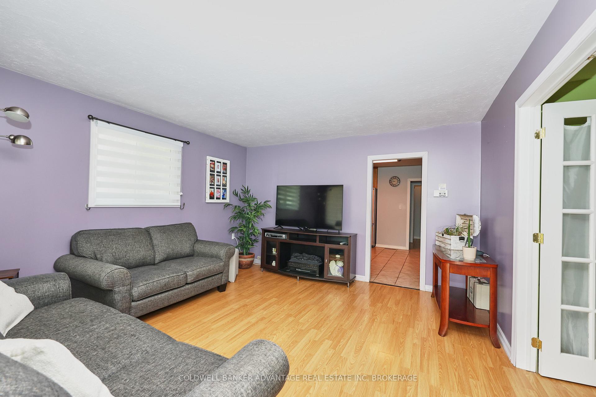 Photo 9 of 17 Clifford Avenue, Welland, Broadway — HOMEH