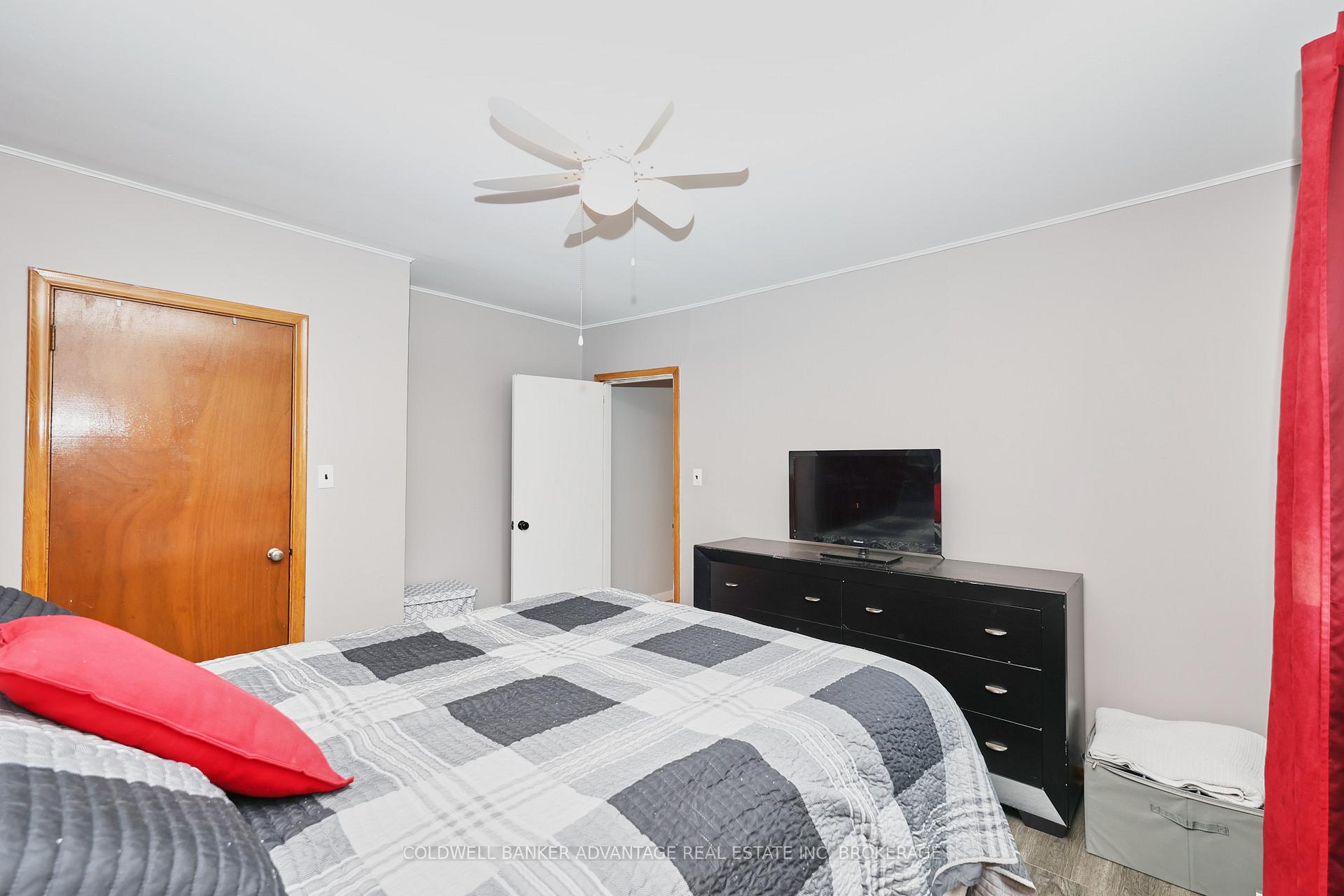 Photo 14 of 17 Clifford Avenue, Welland, Broadway — HOMEH