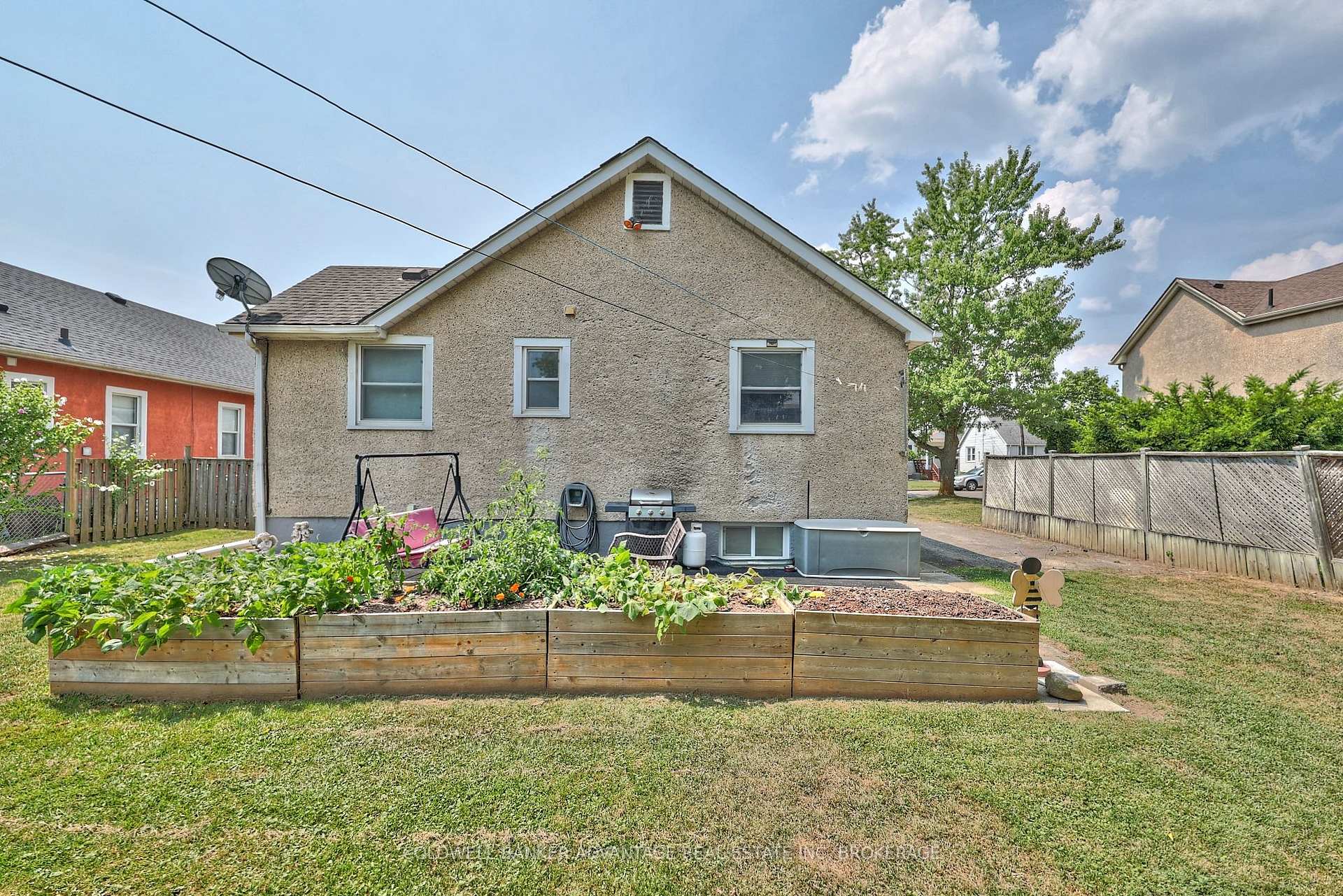 Photo 24 of 17 Clifford Avenue, Welland, Broadway — HOMEH