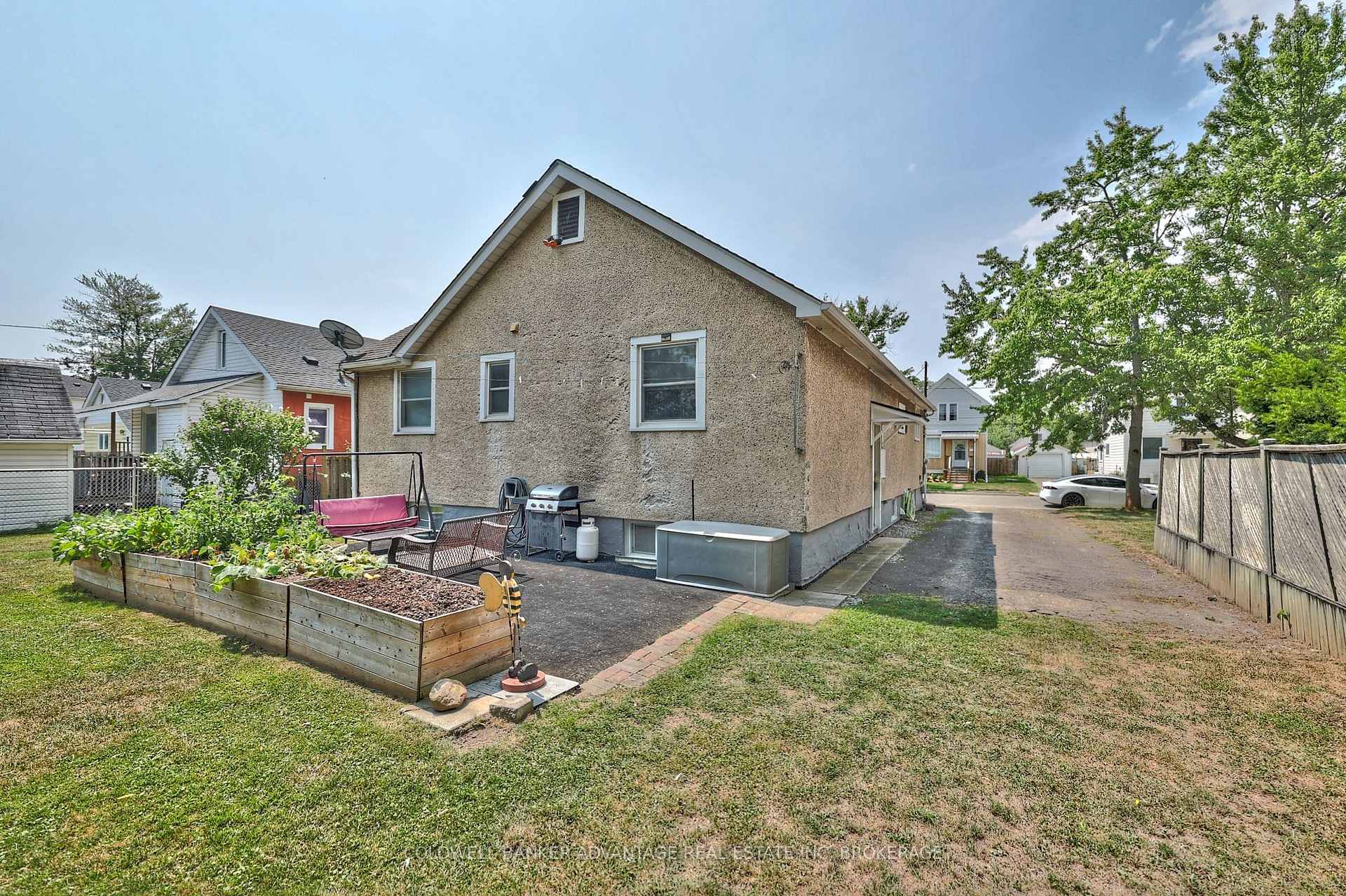 Photo 25 of 17 Clifford Avenue, Welland, Broadway — HOMEH