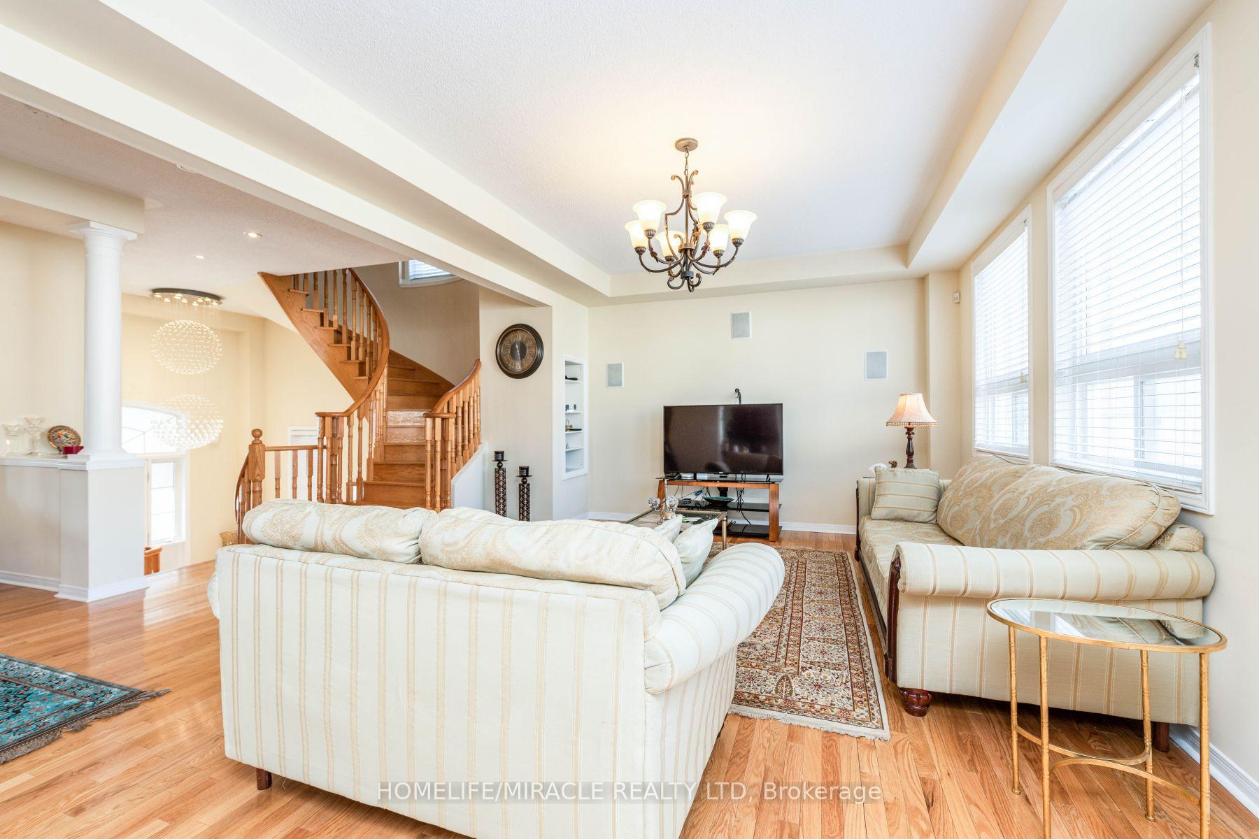Photo 3 of 8 Solway Crescent, Ajax, Northeast Ajax — HOMEH