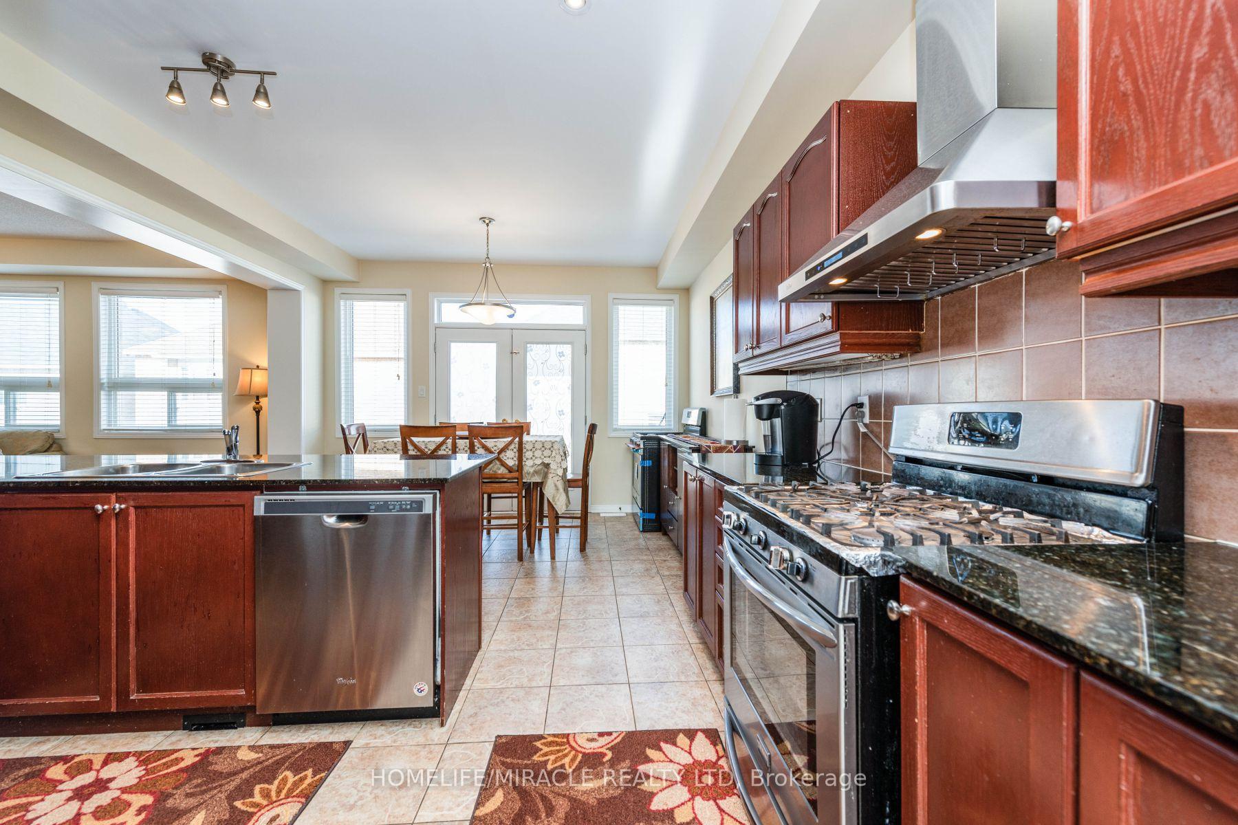 Photo 10 of 8 Solway Crescent, Ajax, Northeast Ajax — HOMEH
