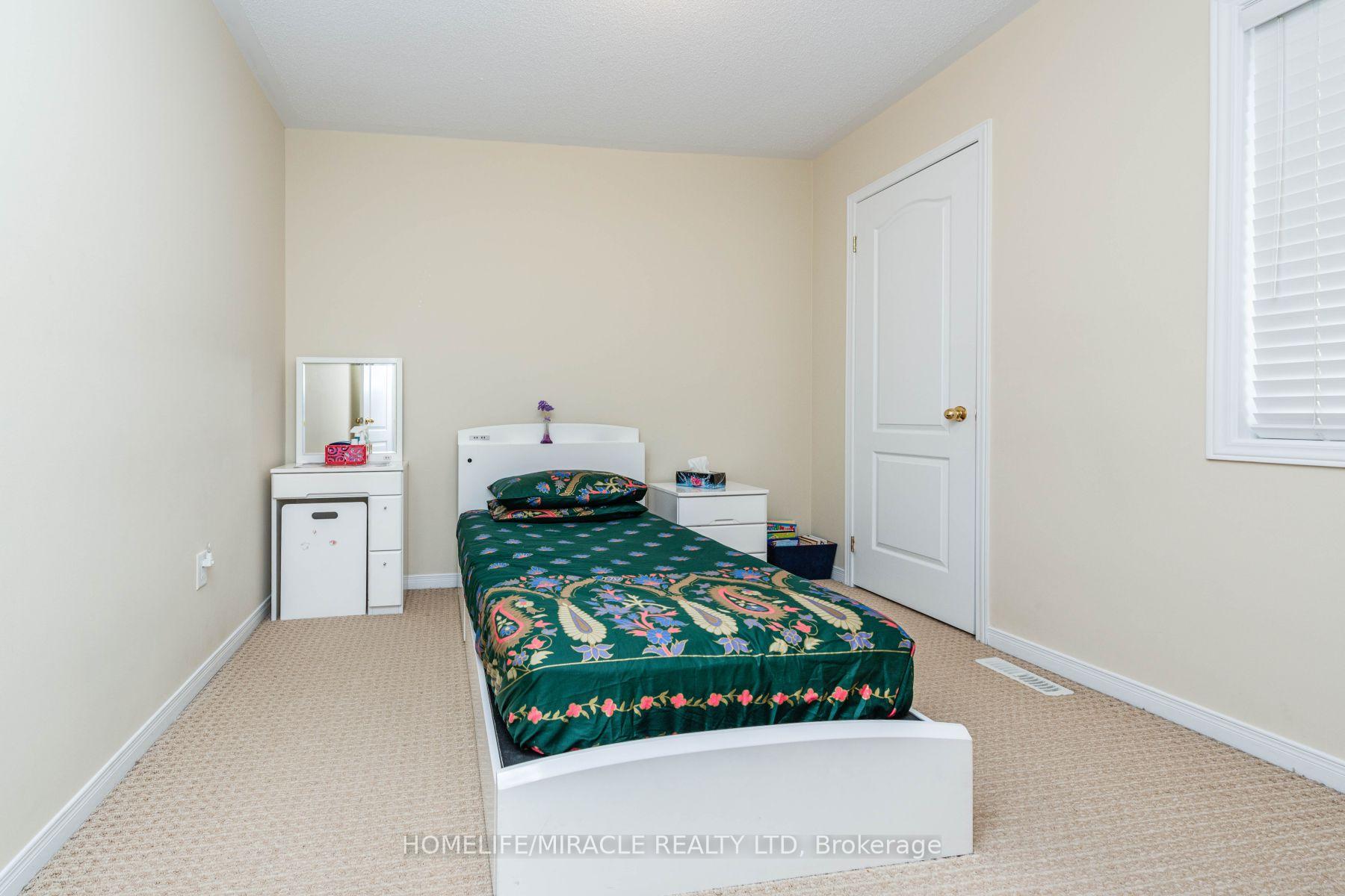 Photo 20 of 8 Solway Crescent, Ajax, Northeast Ajax — HOMEH