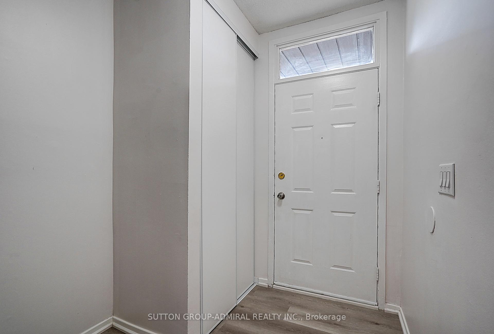 Photo 4 of 50 Dana Crescent, Vaughan, Crestwood-Springfarm-Yorkhill — HOMEH