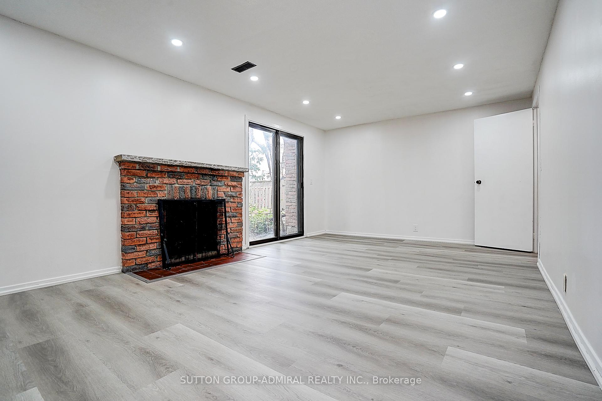 Photo 6 of 50 Dana Crescent, Vaughan, Crestwood-Springfarm-Yorkhill — HOMEH