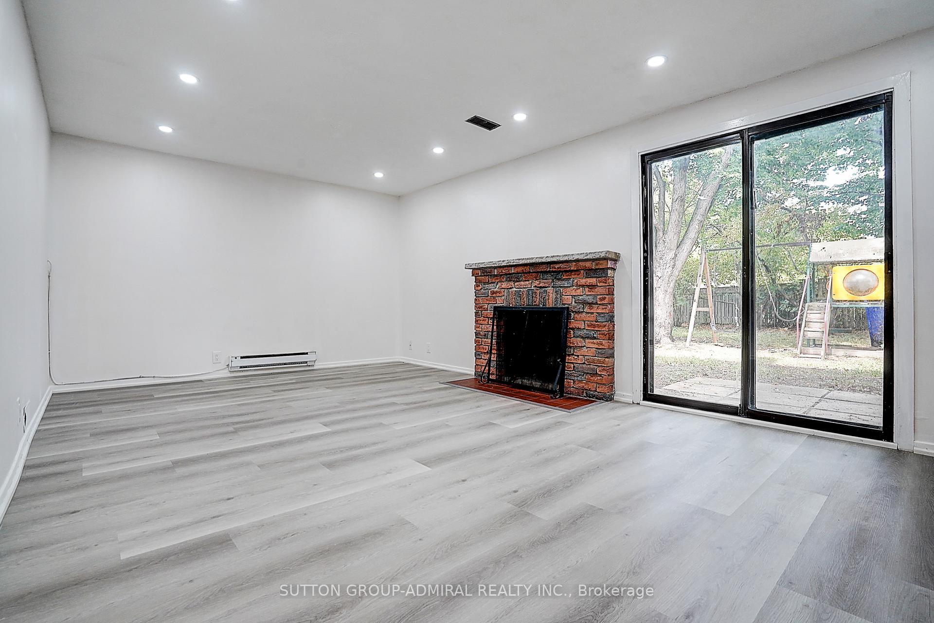 Photo 7 of 50 Dana Crescent, Vaughan, Crestwood-Springfarm-Yorkhill — HOMEH