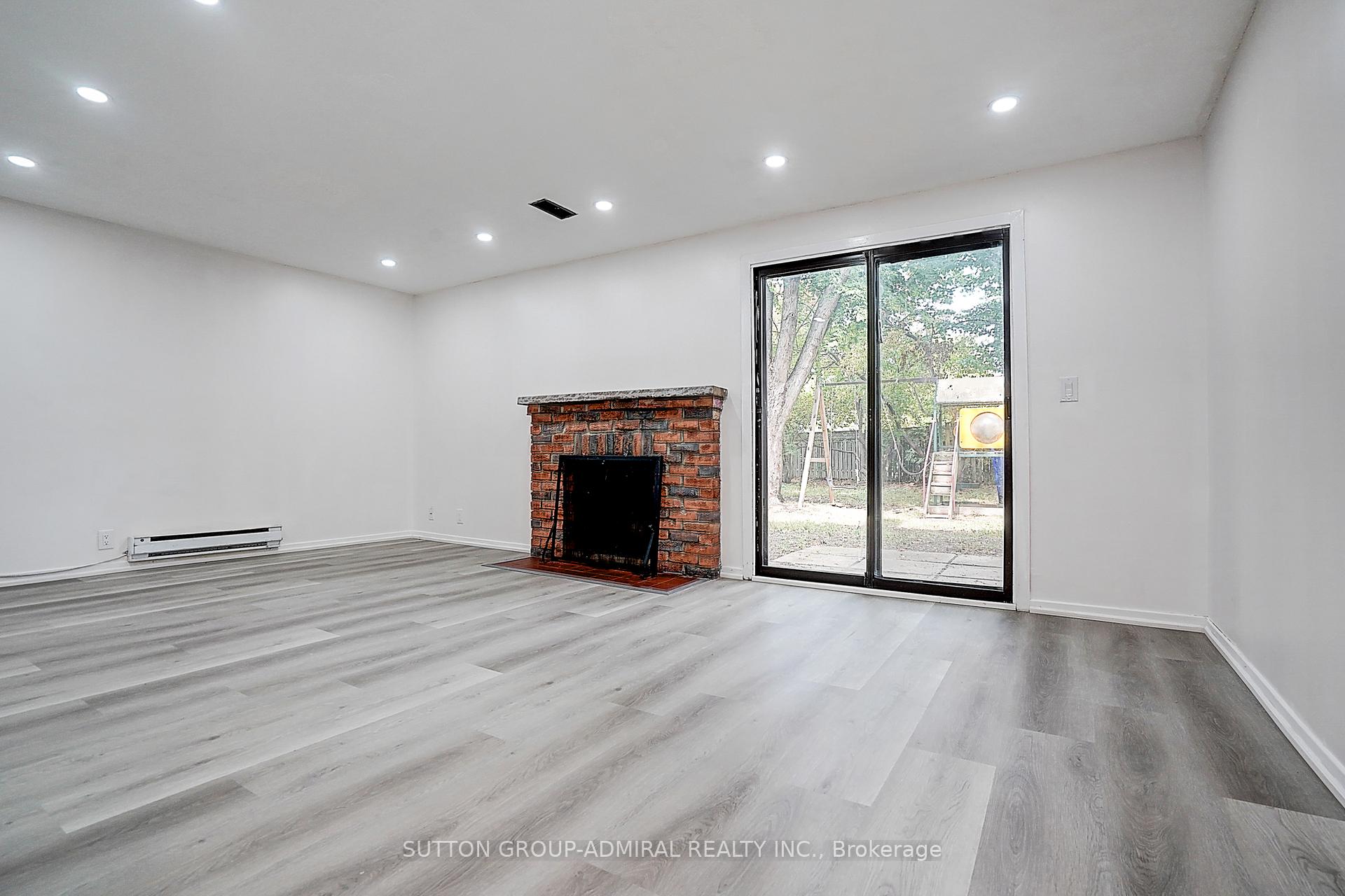 Photo 8 of 50 Dana Crescent, Vaughan, Crestwood-Springfarm-Yorkhill — HOMEH