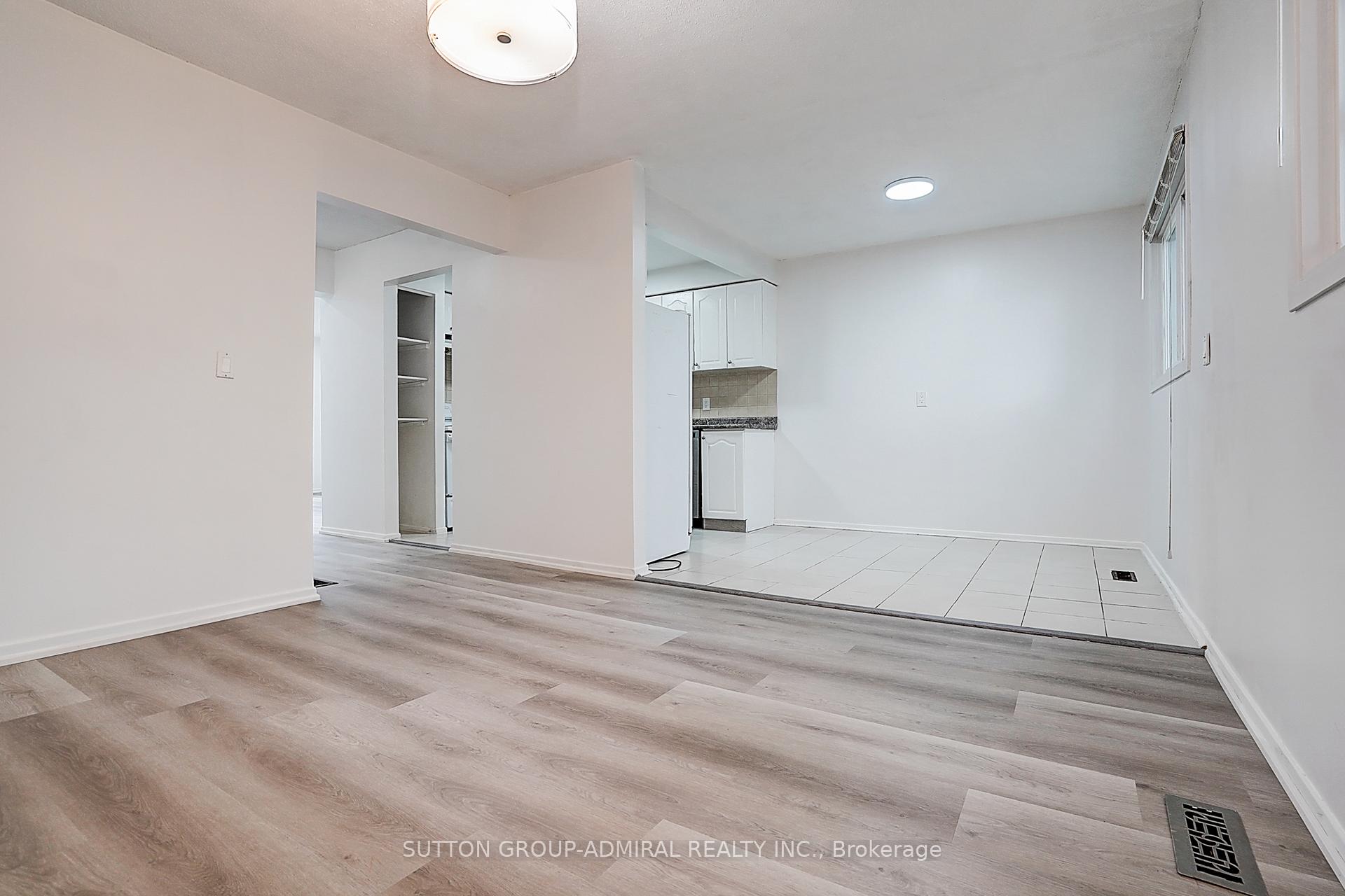 Photo 9 of 50 Dana Crescent, Vaughan, Crestwood-Springfarm-Yorkhill — HOMEH