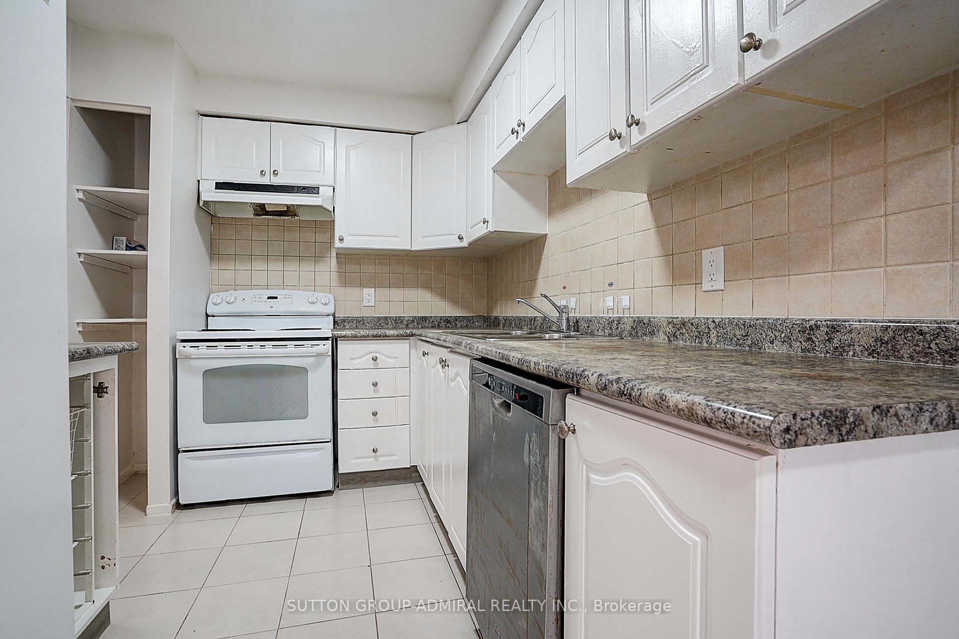 Photo 13 of 50 Dana Crescent, Vaughan, Crestwood-Springfarm-Yorkhill — HOMEH