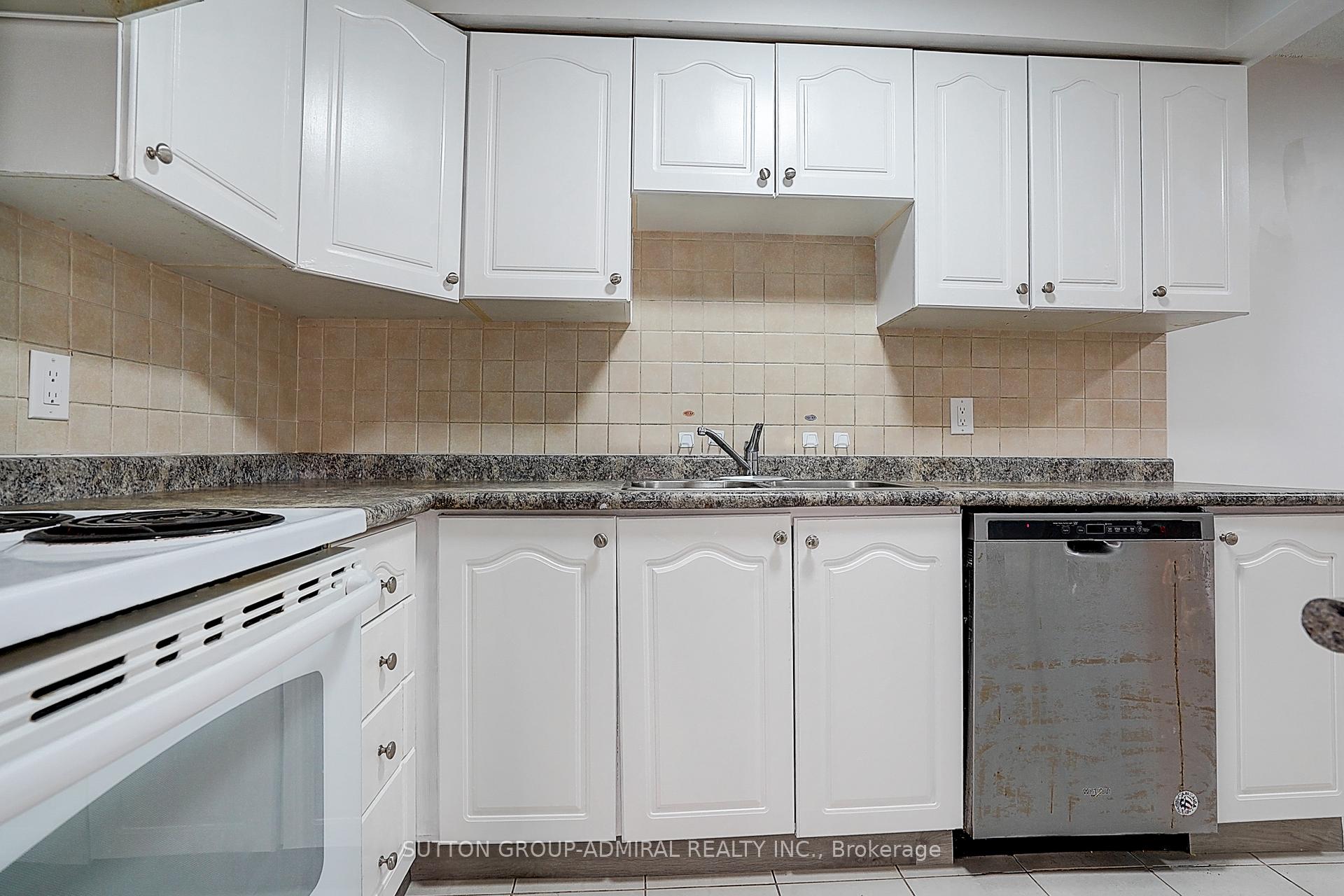 Photo 14 of 50 Dana Crescent, Vaughan, Crestwood-Springfarm-Yorkhill — HOMEH