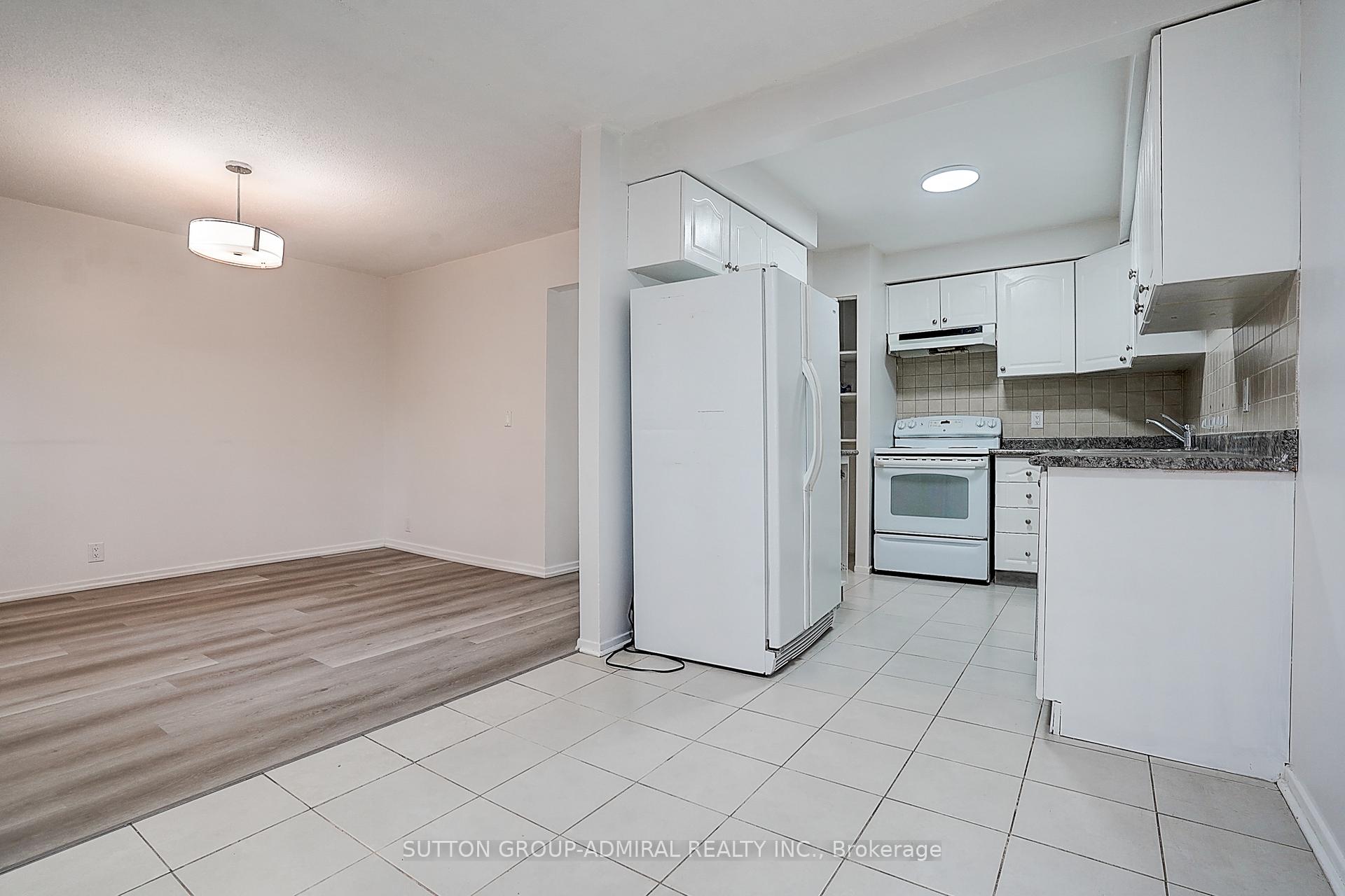 Photo 15 of 50 Dana Crescent, Vaughan, Crestwood-Springfarm-Yorkhill — HOMEH