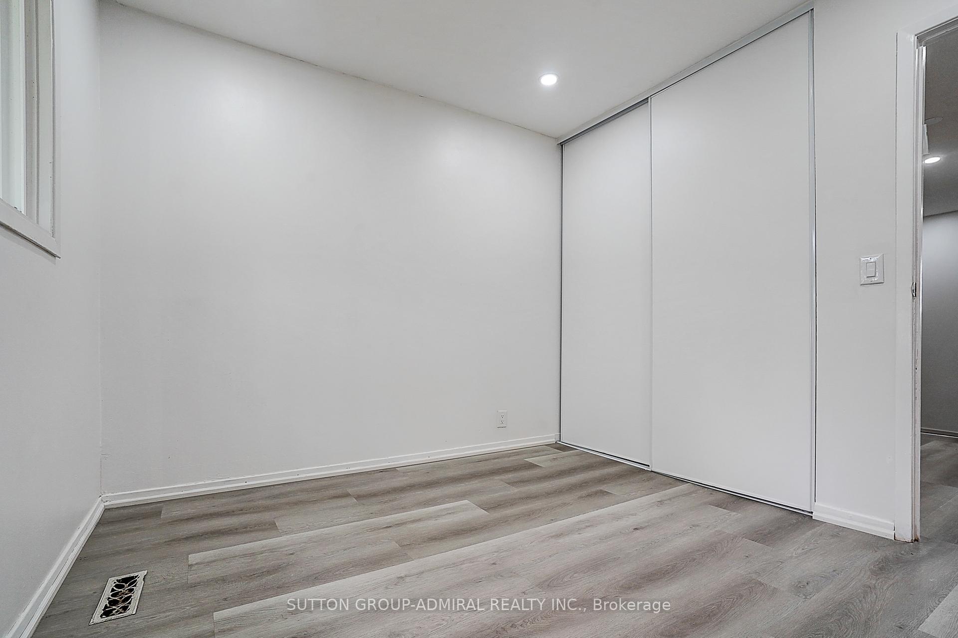 Photo 18 of 50 Dana Crescent, Vaughan, Crestwood-Springfarm-Yorkhill — HOMEH