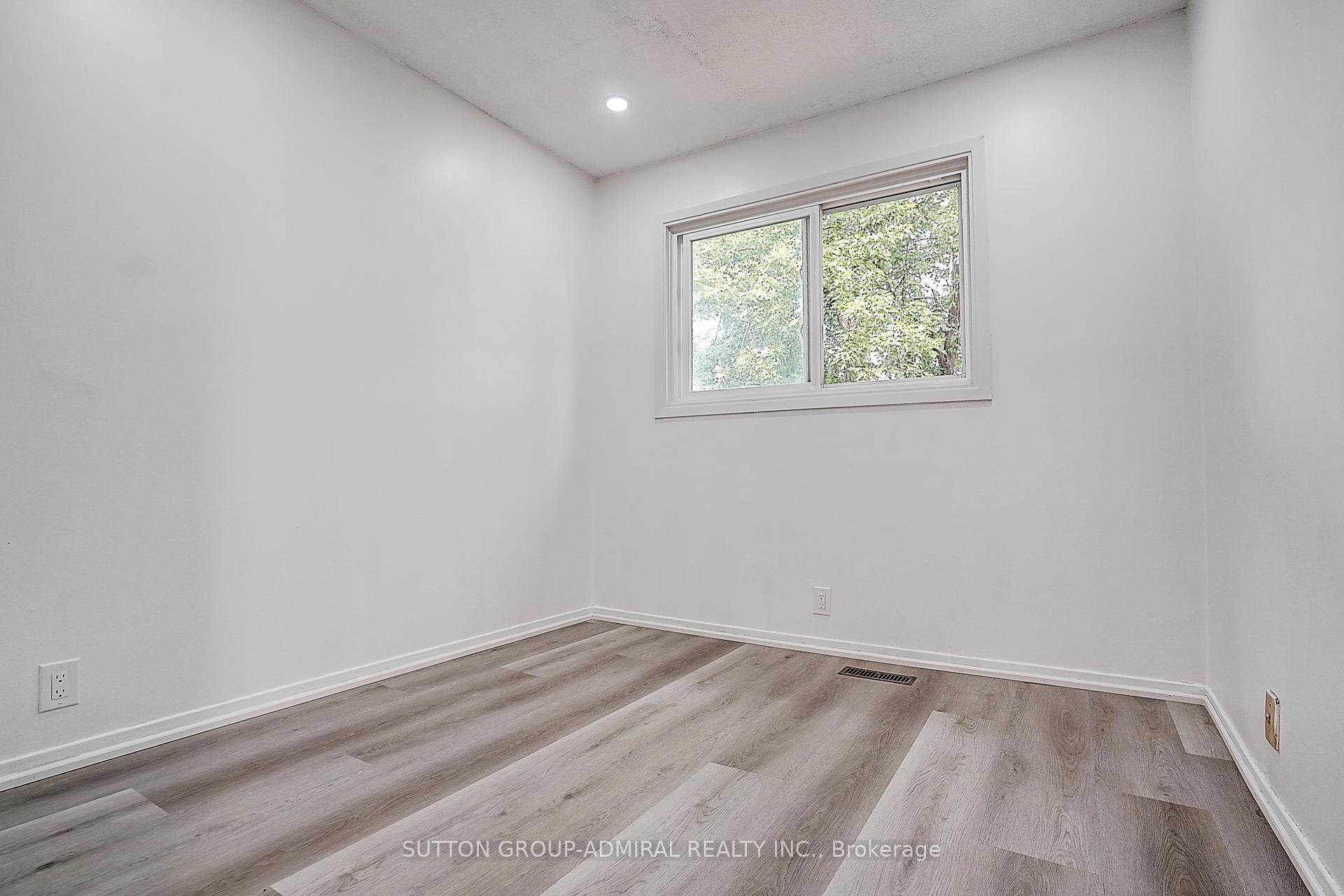 Photo 19 of 50 Dana Crescent, Vaughan, Crestwood-Springfarm-Yorkhill — HOMEH