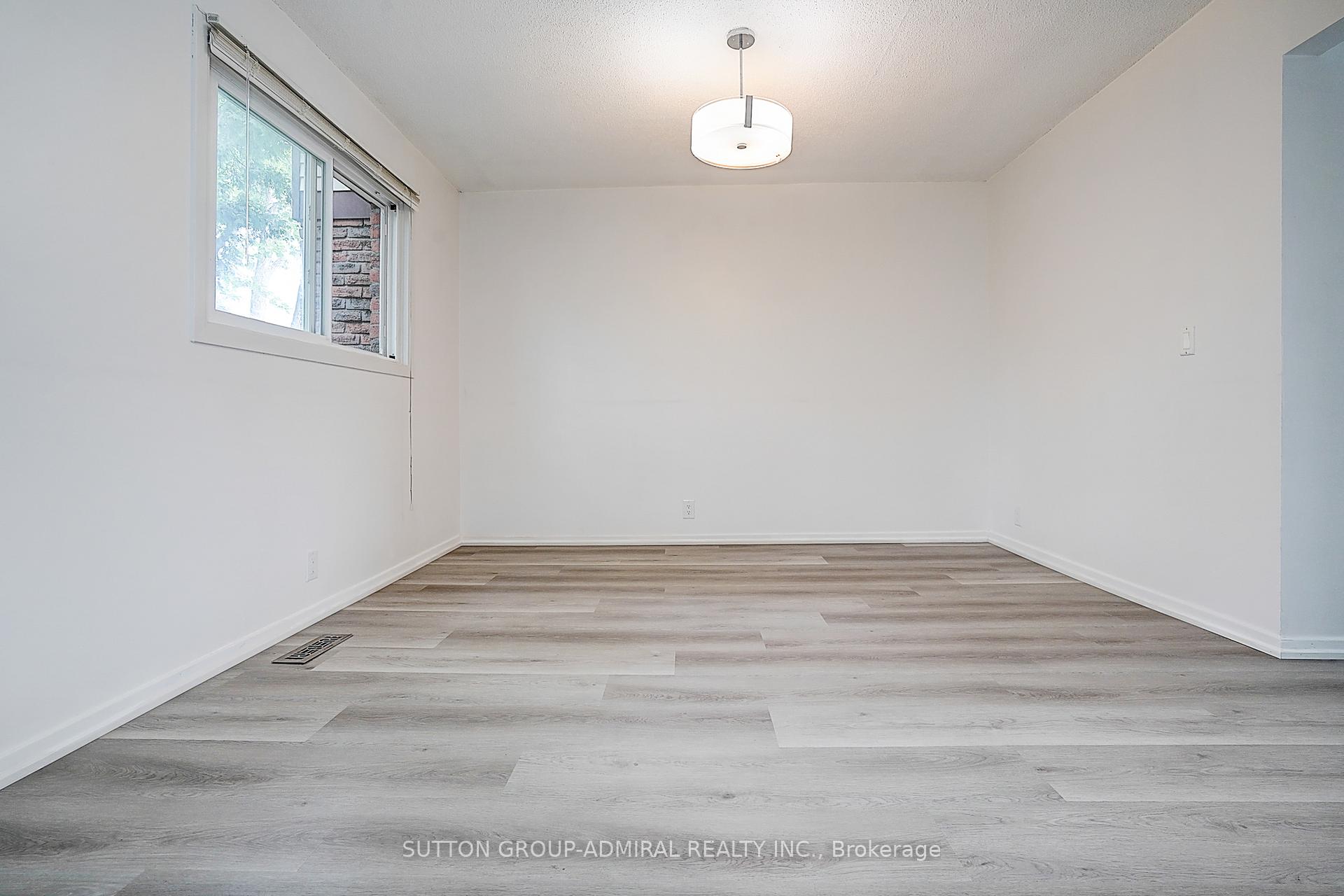 Photo 20 of 50 Dana Crescent, Vaughan, Crestwood-Springfarm-Yorkhill — HOMEH