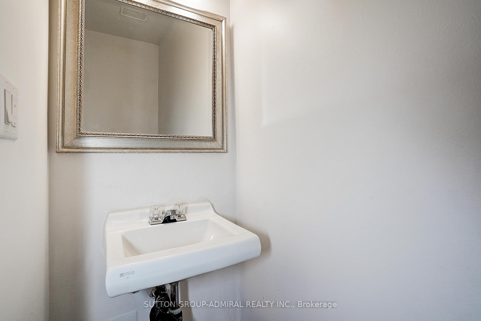 Photo 21 of 50 Dana Crescent, Vaughan, Crestwood-Springfarm-Yorkhill — HOMEH
