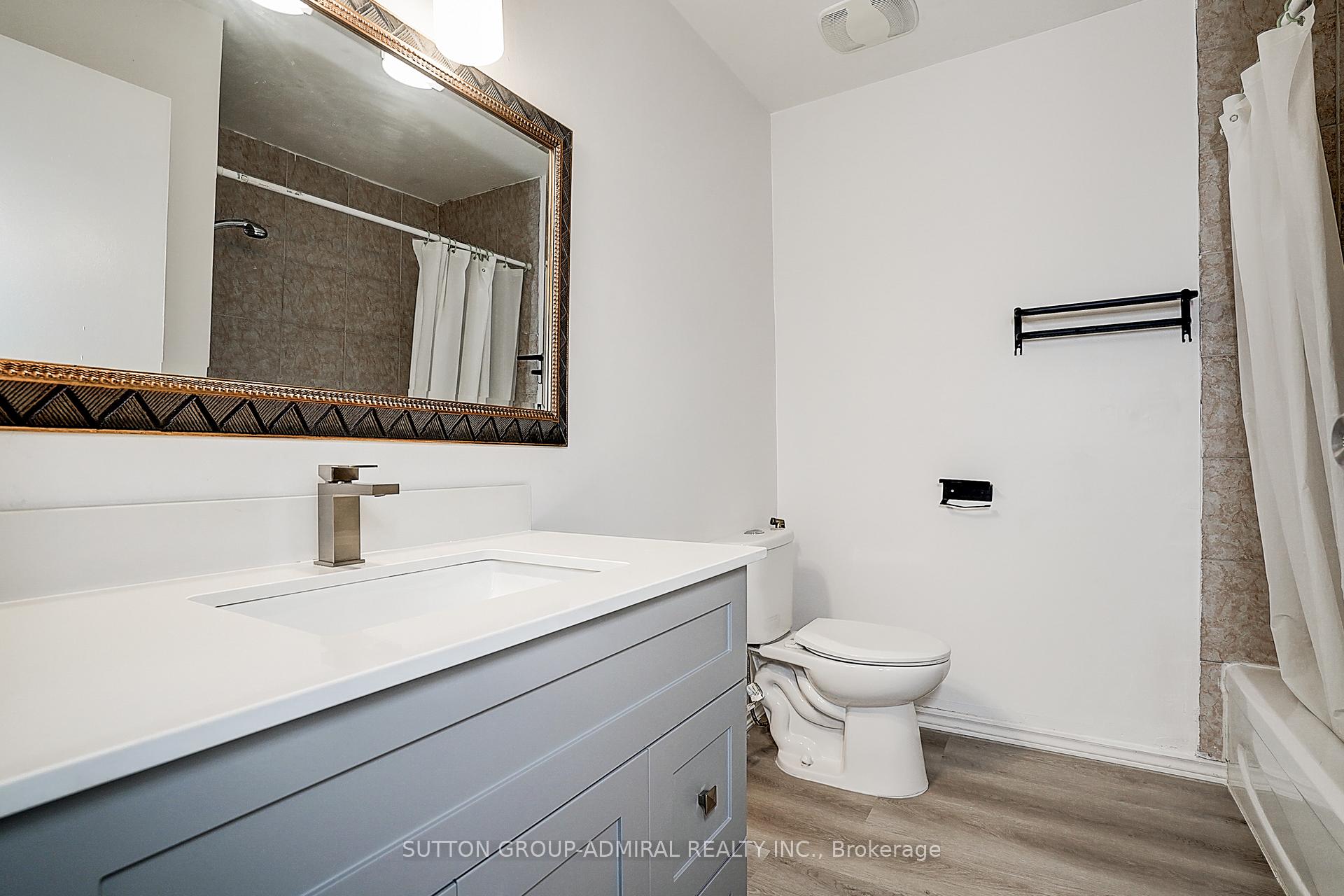 Photo 22 of 50 Dana Crescent, Vaughan, Crestwood-Springfarm-Yorkhill — HOMEH