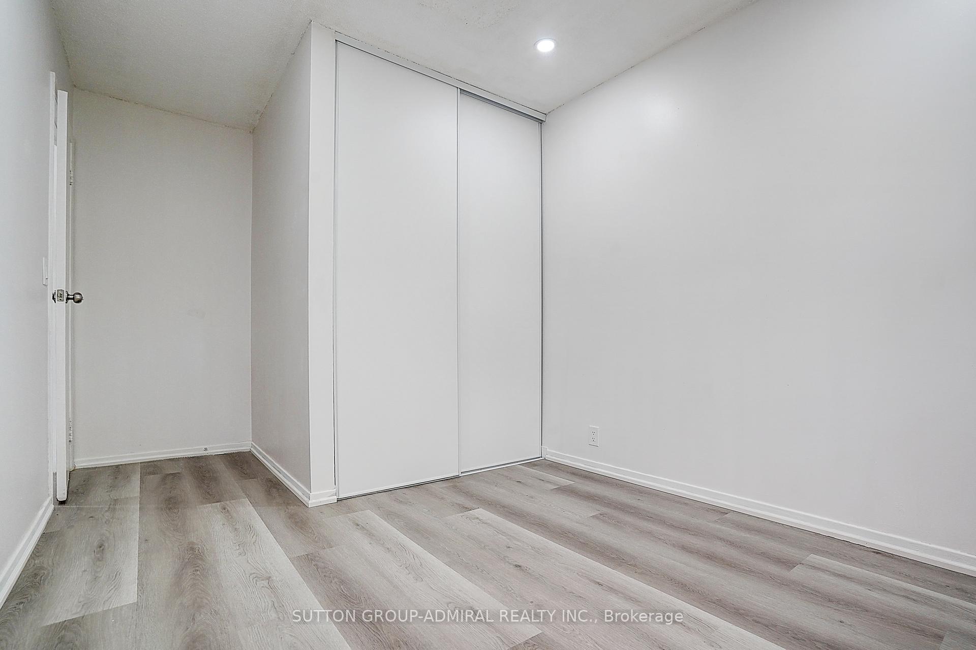 Photo 28 of 50 Dana Crescent, Vaughan, Crestwood-Springfarm-Yorkhill — HOMEH