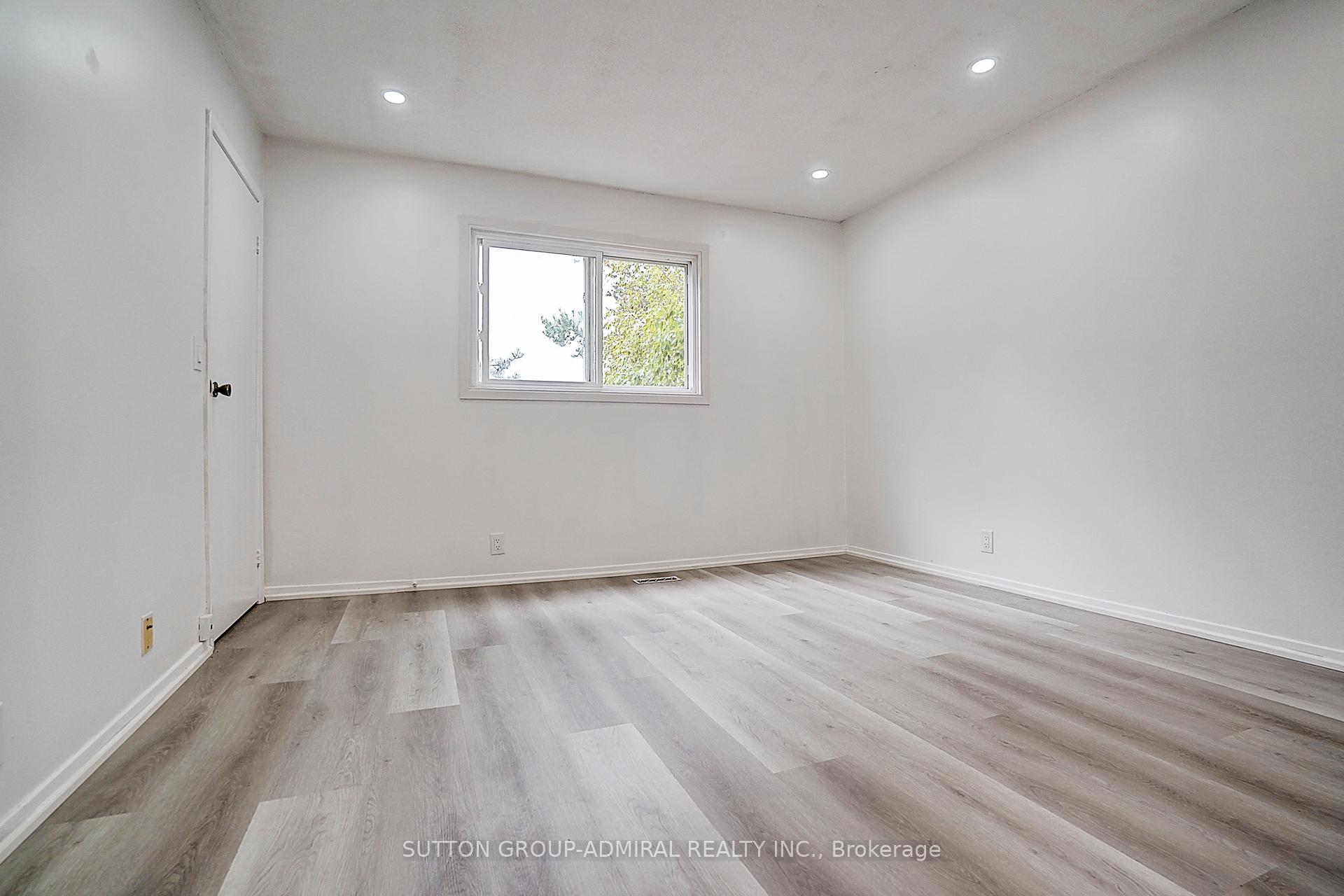 Photo 30 of 50 Dana Crescent, Vaughan, Crestwood-Springfarm-Yorkhill — HOMEH