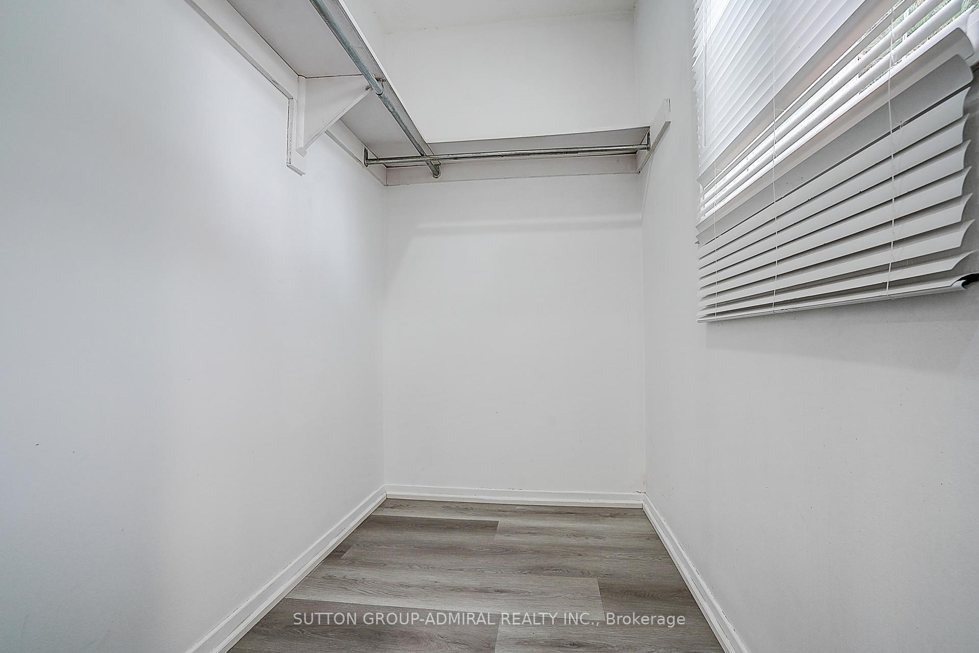 Photo 32 of 50 Dana Crescent, Vaughan, Crestwood-Springfarm-Yorkhill — HOMEH