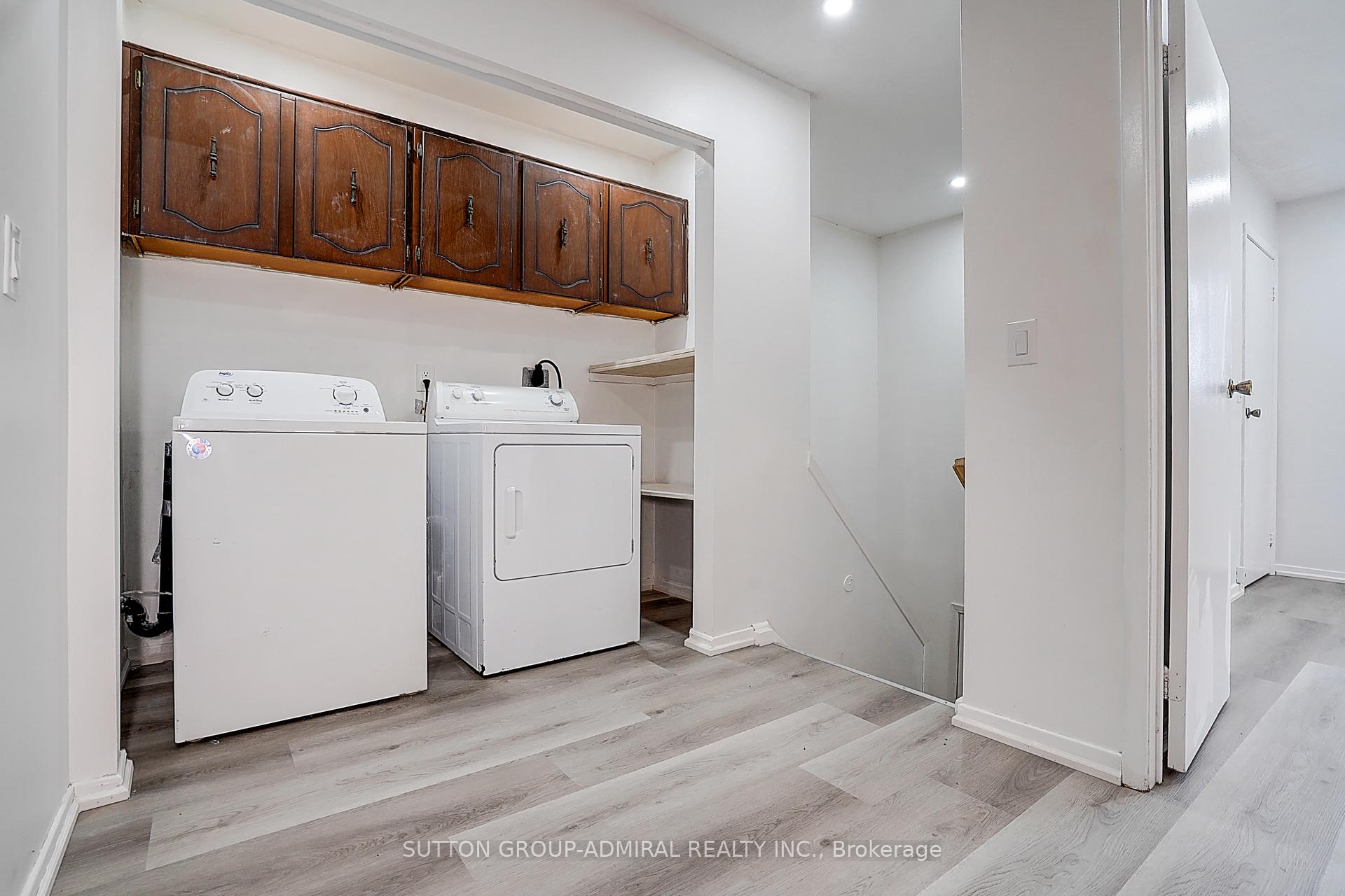Photo 33 of 50 Dana Crescent, Vaughan, Crestwood-Springfarm-Yorkhill — HOMEH