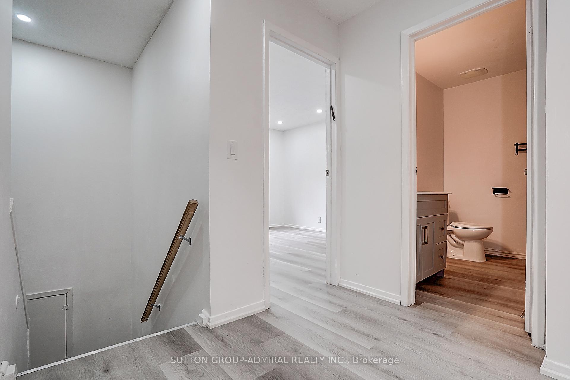 Photo 34 of 50 Dana Crescent, Vaughan, Crestwood-Springfarm-Yorkhill — HOMEH
