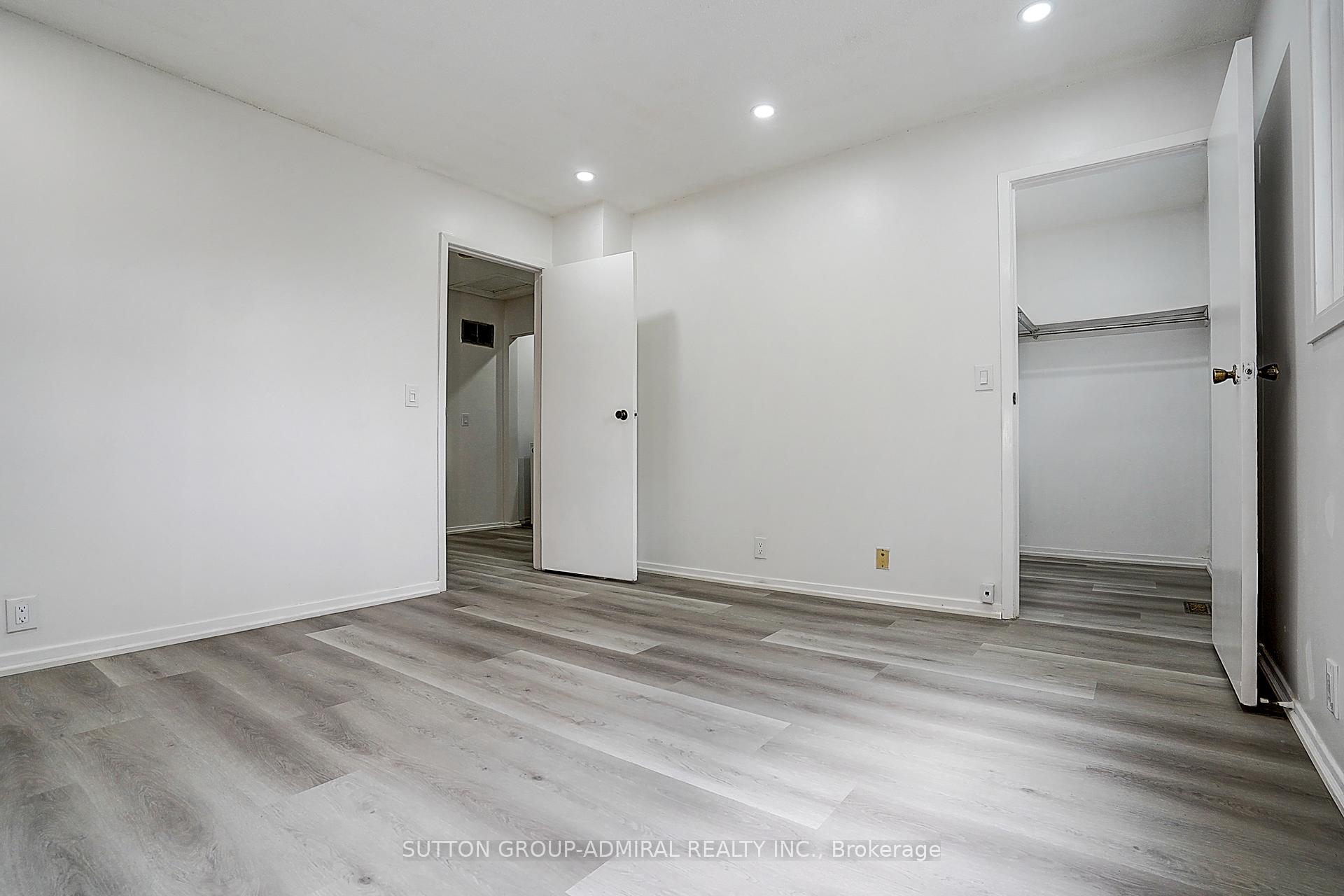 Photo 36 of 50 Dana Crescent, Vaughan, Crestwood-Springfarm-Yorkhill — HOMEH
