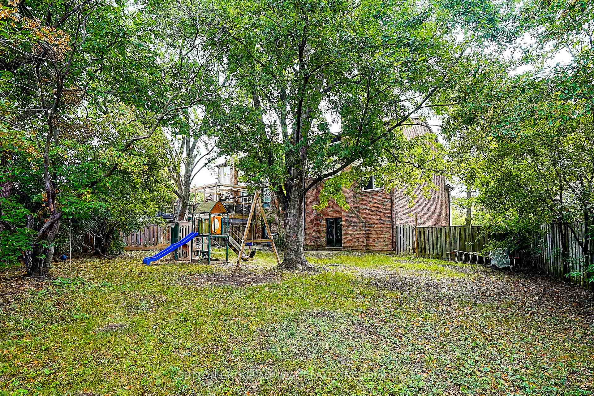 Photo 38 of 50 Dana Crescent, Vaughan, Crestwood-Springfarm-Yorkhill — HOMEH