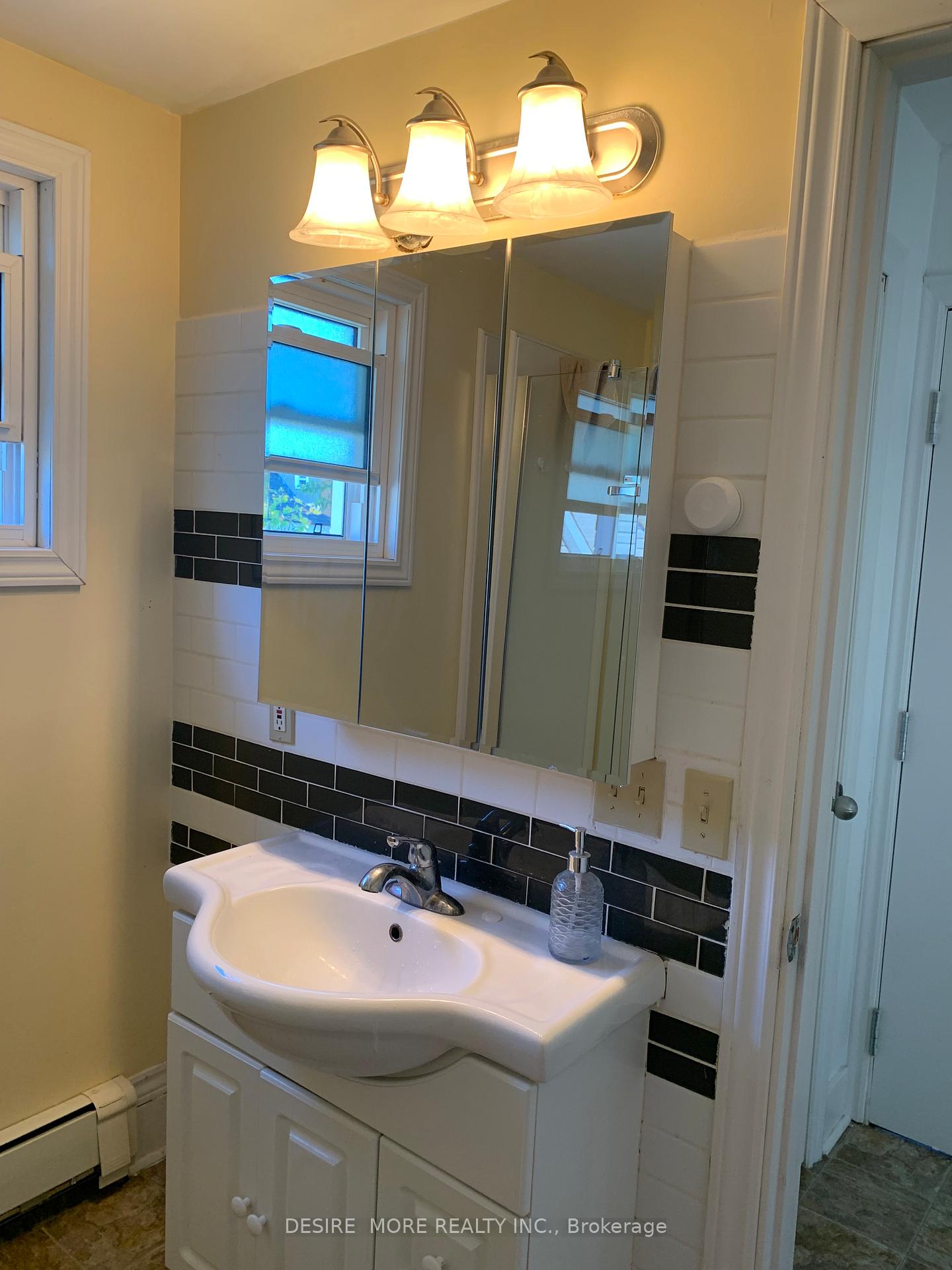 Photo 15 of 23 Garner Avenue, Welland, Welland Downtown — HOMEH
